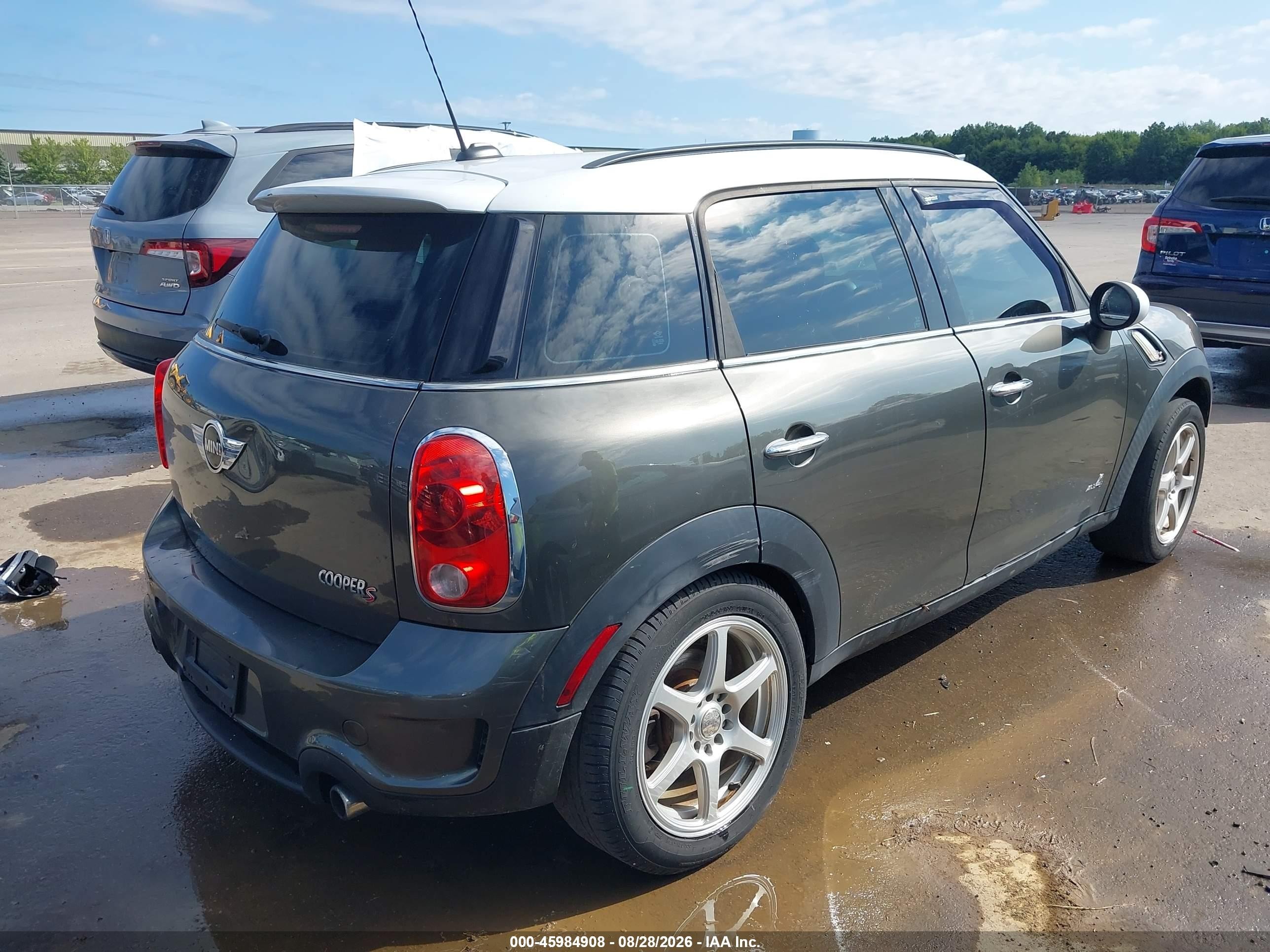 2012 Mini Cooper VIN WMWZC5C53CWL62986 IAAI salvage auction — Side, Salvage (Ohio), sold $475 on 2026-09-10 (photo 4)