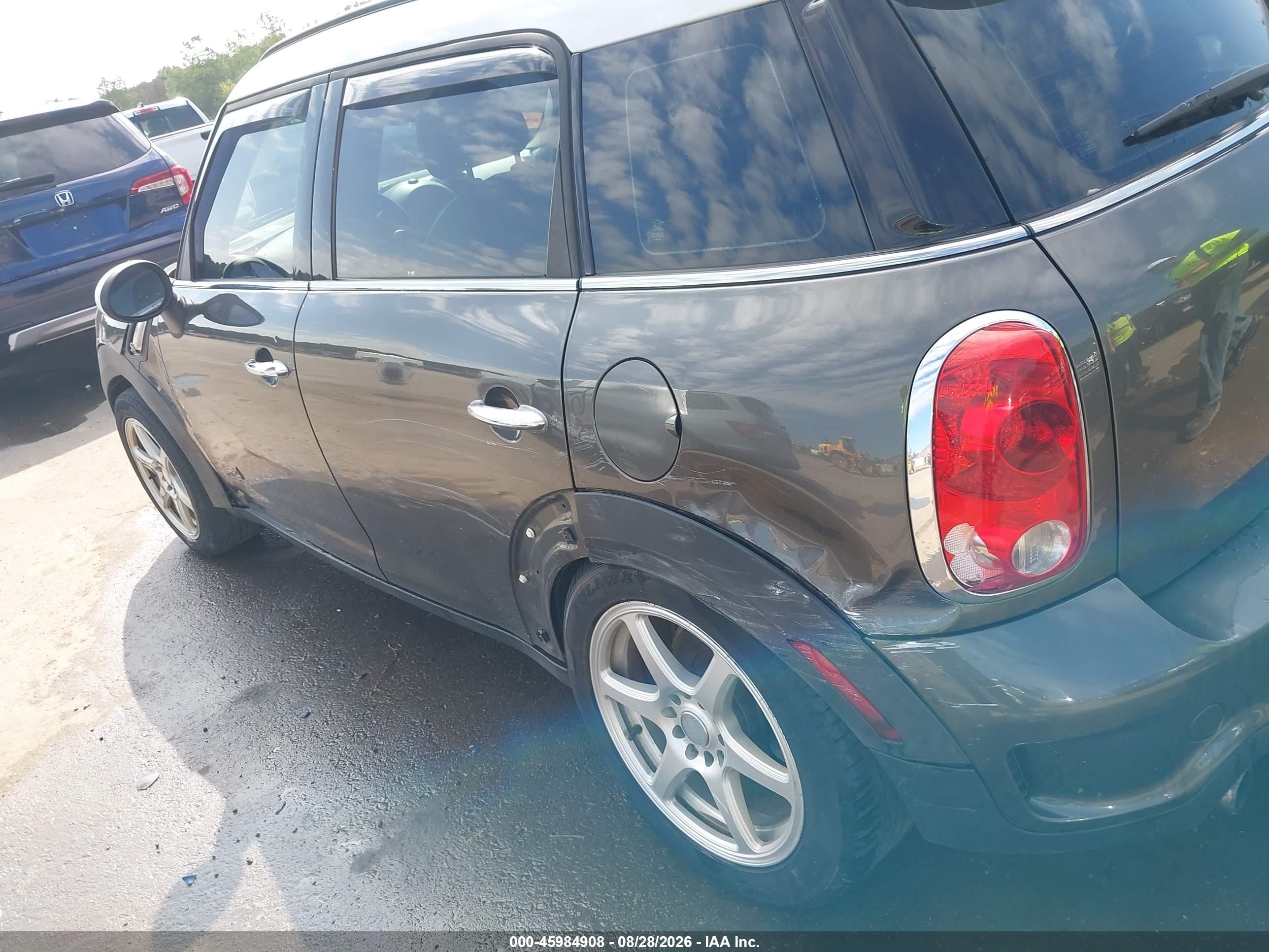 2012 Mini Cooper VIN WMWZC5C53CWL62986 IAAI salvage auction — Side, Salvage (Ohio), sold $475 on 2026-09-10 (photo 6)