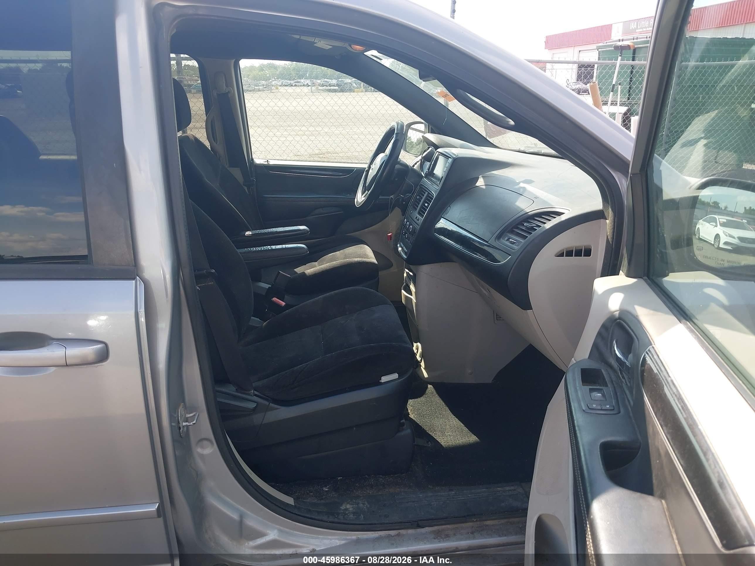 2014 Dodge Grand Caravan VIN 2C4RDGBG2ER303096 IAAI salvage auction — Front & Rear, Salvage (Arkansas), sold $250 on 2026-09-14 (photo 5)