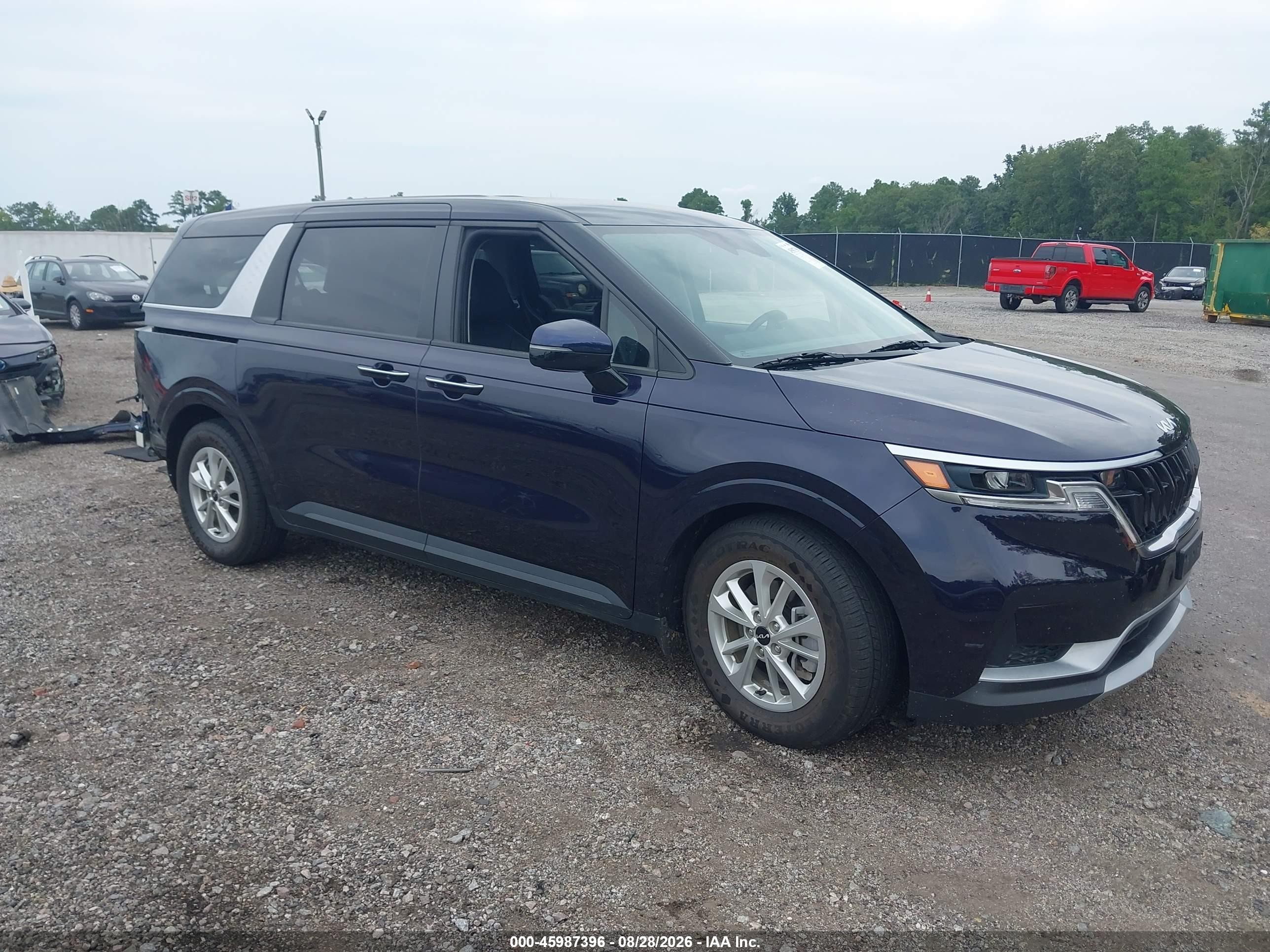 2024 Kia Carnival VIN KNDNB4H3XR6387320 — IAAI salvage auction photo