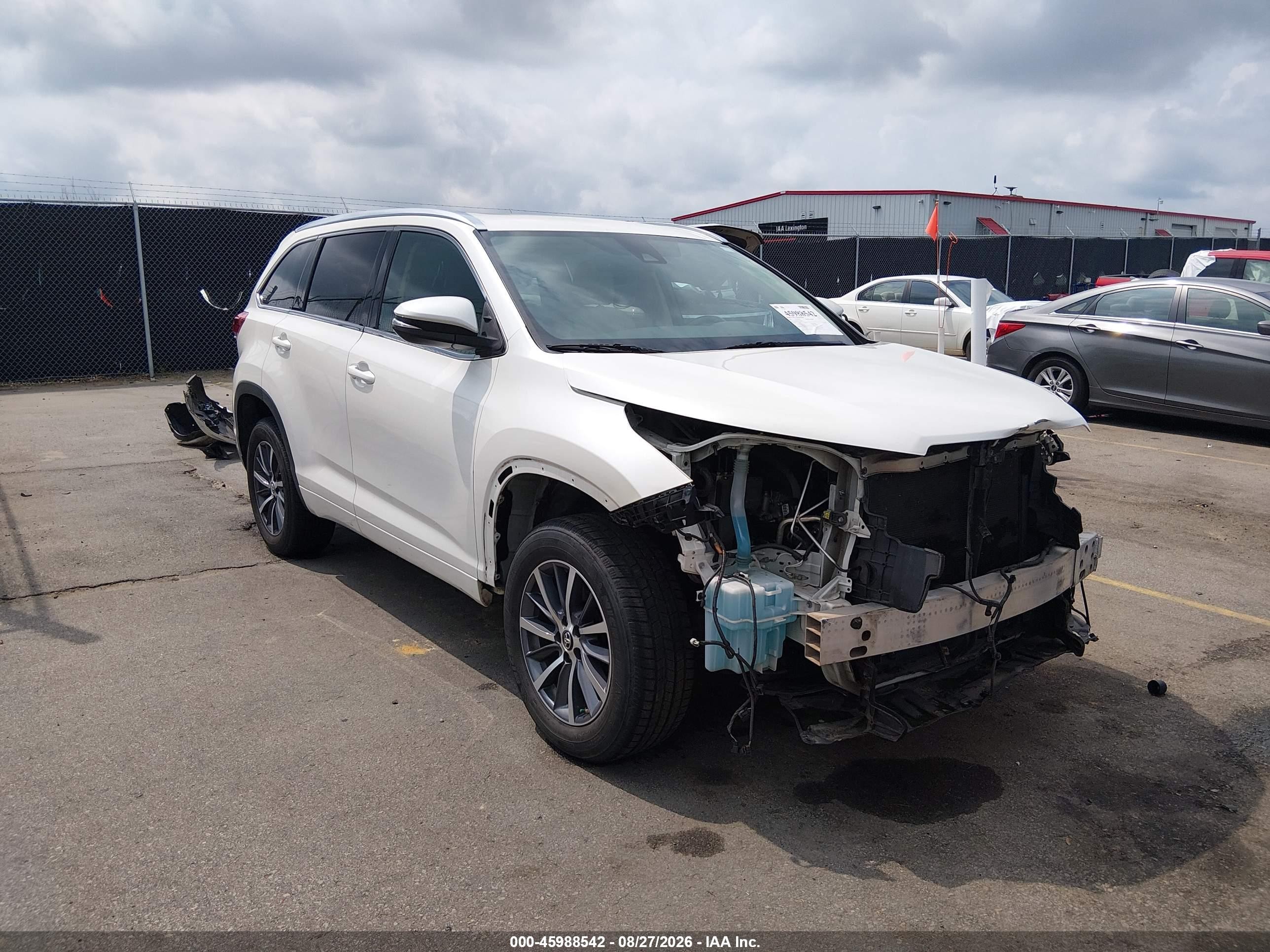 2017 Toyota Highlander VIN 5TDKZRFH2HS520077 — IAAI salvage auction photo