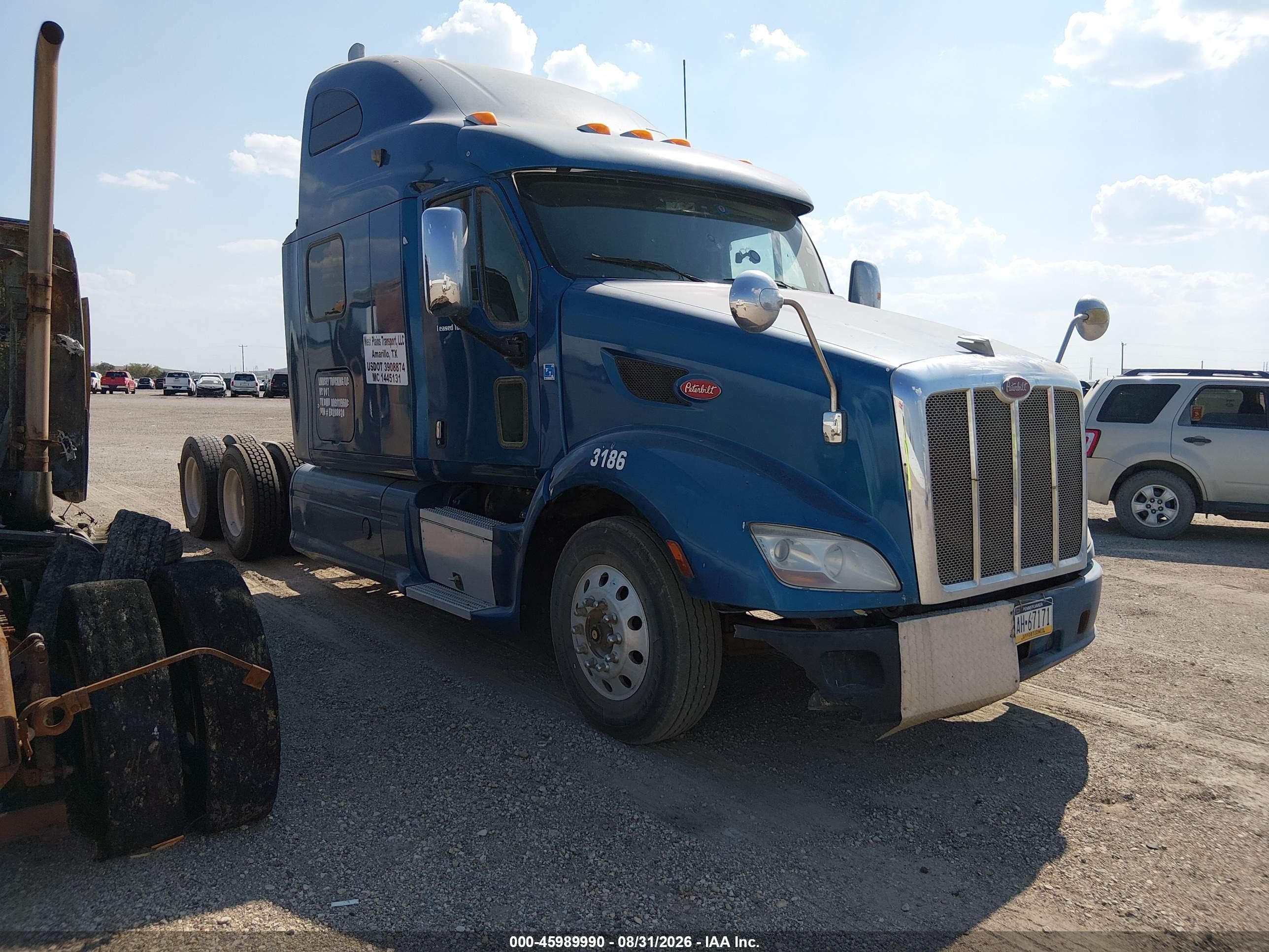 2014 Peterbilt 587 VIN 1XP4DP9X3ED208824 IAAI salvage auction — Unknown, Clear (Texas), sold $8,000 on 2026-09-18 (photo 1)