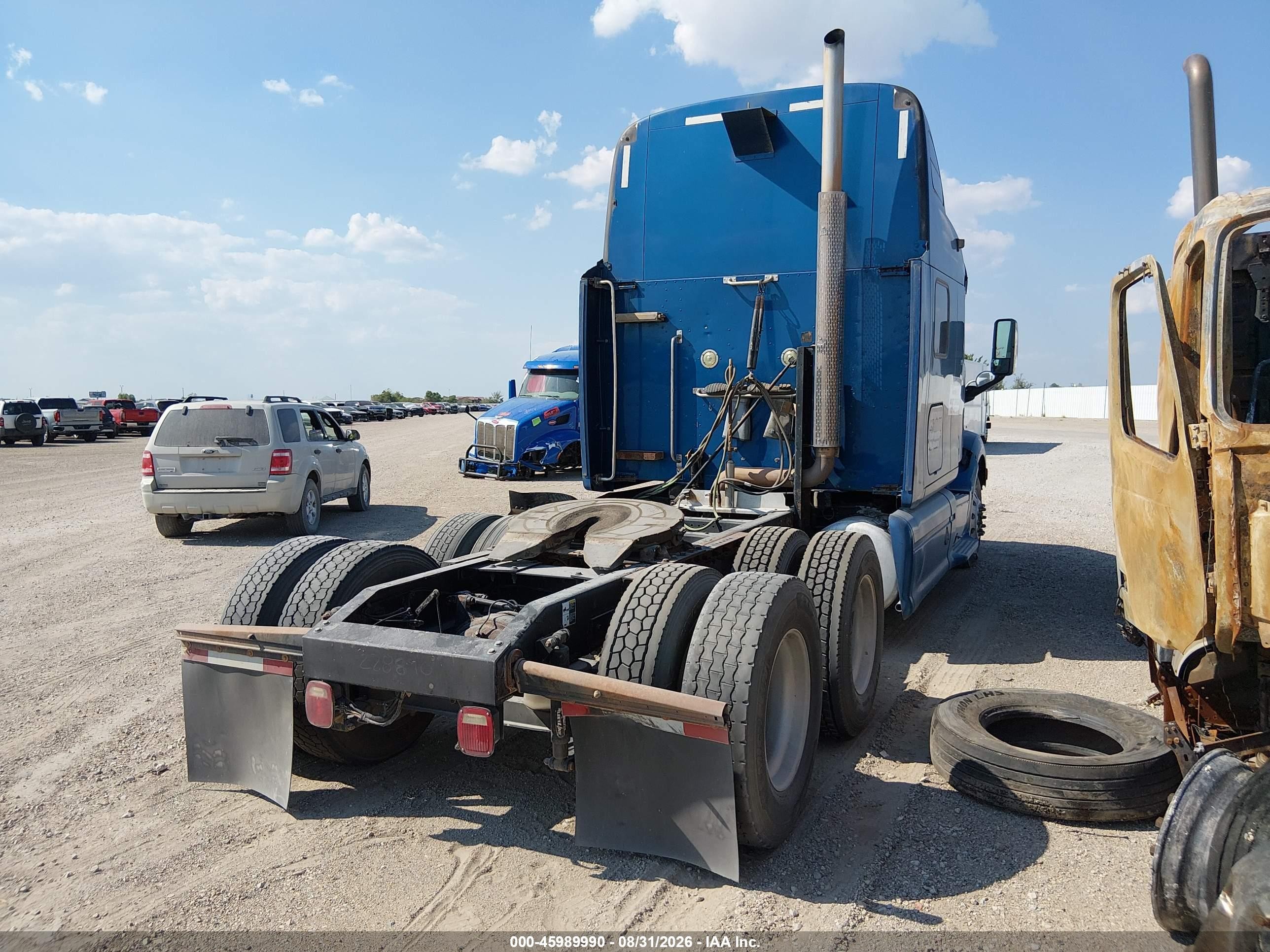 2014 Peterbilt 587 VIN 1XP4DP9X3ED208824 IAAI salvage auction — Unknown, Clear (Texas), sold $8,000 on 2026-09-18 (photo 4)