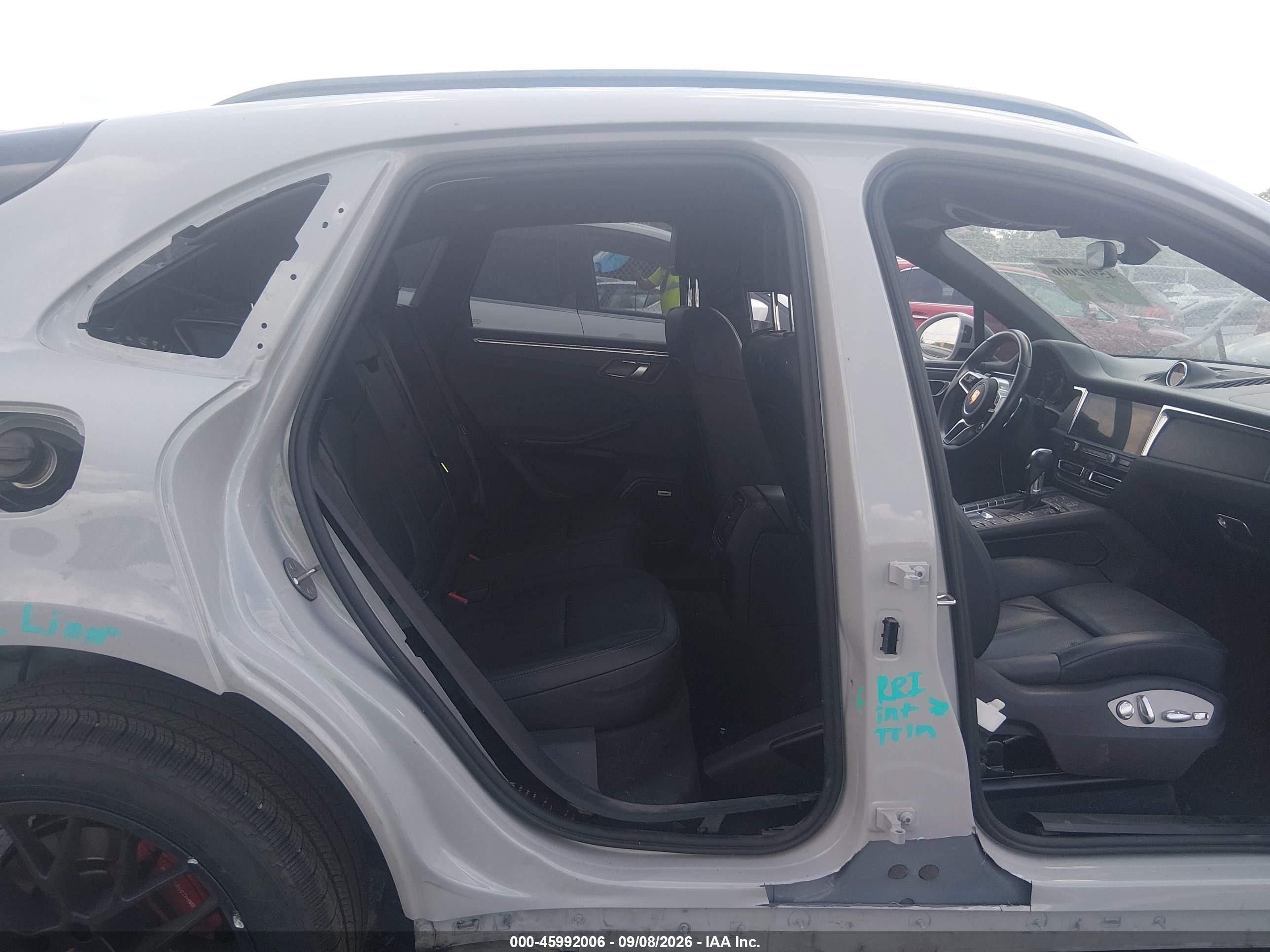 2021 Porsche Macan VIN WP1AG2A55MLB51831 IAAI salvage auction — Stripped, Clear (Tennessee), sold $22,100 on 2026-10-06 (photo 8)