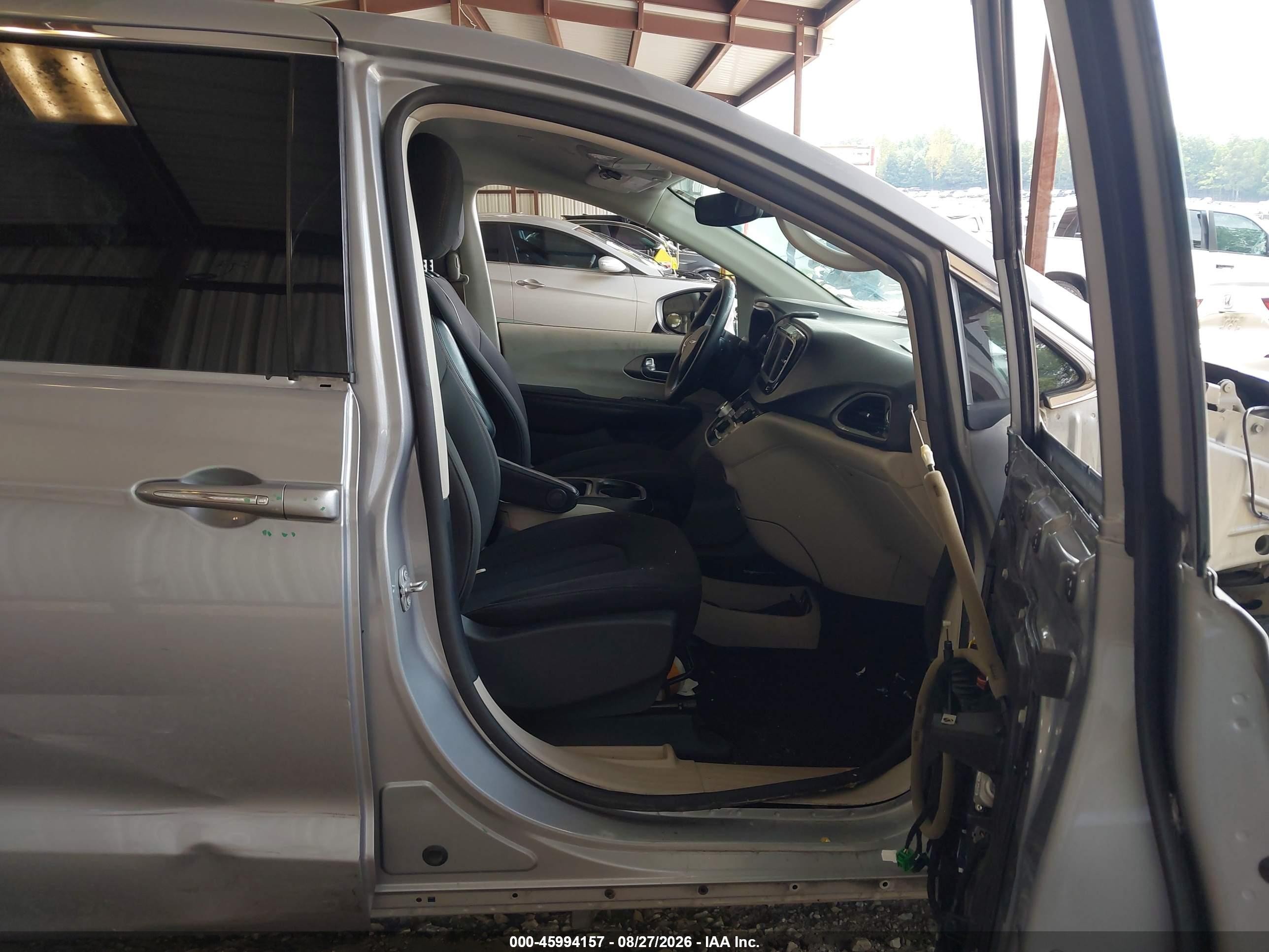 2020 Chrysler Pacifica VIN 2C4RC1FG3LR171909 IAAI salvage auction — All Over, Salvage (Georgia), sold $2,200 on 2026-10-16 (photo 5)