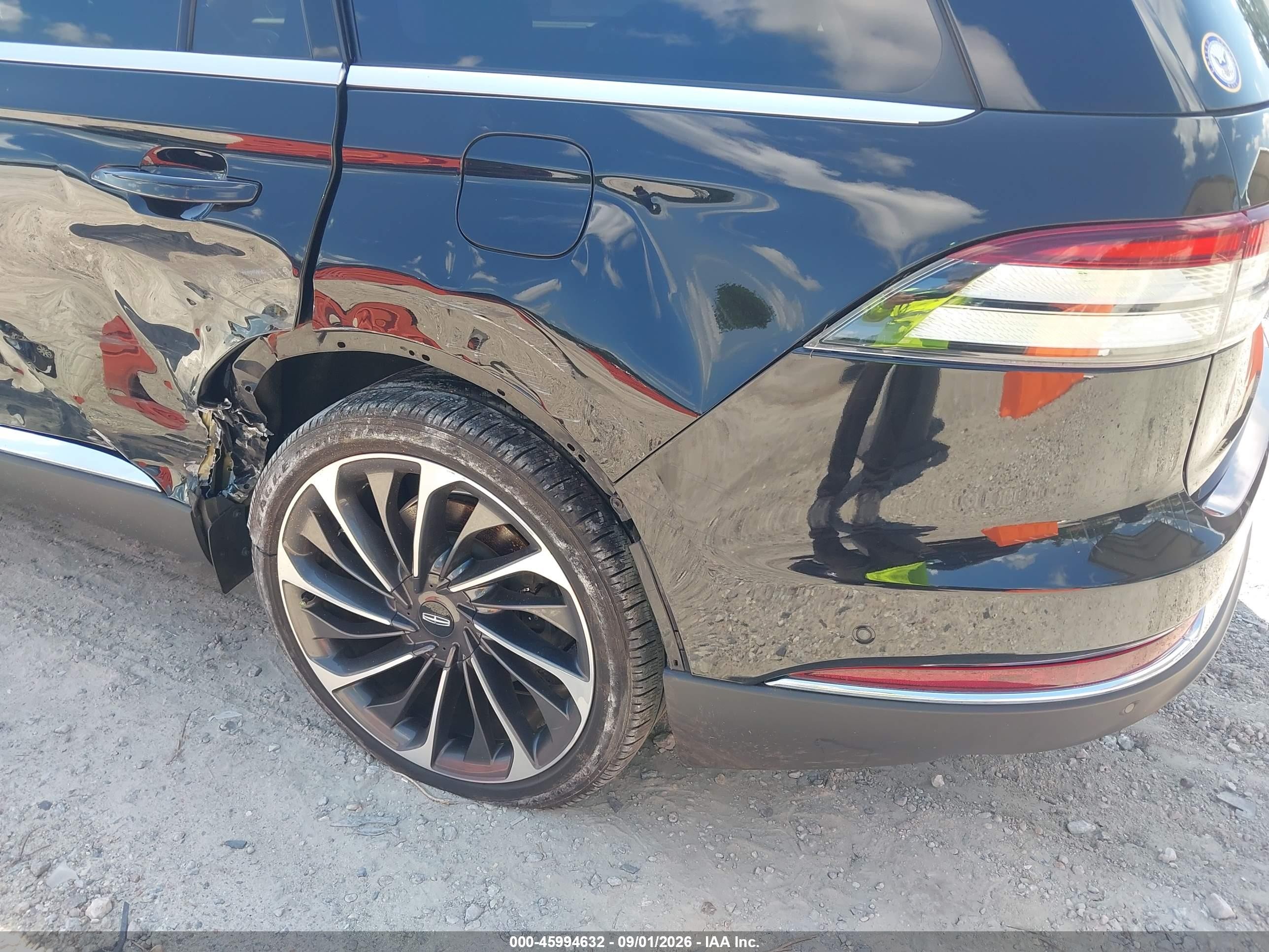 2023 Lincoln Aviator VIN 5LM5J7XC7PGL08935 IAAI salvage auction — Side, Salvage (North Carolina), sold $16,500 on 2026-09-18 (photo 6)