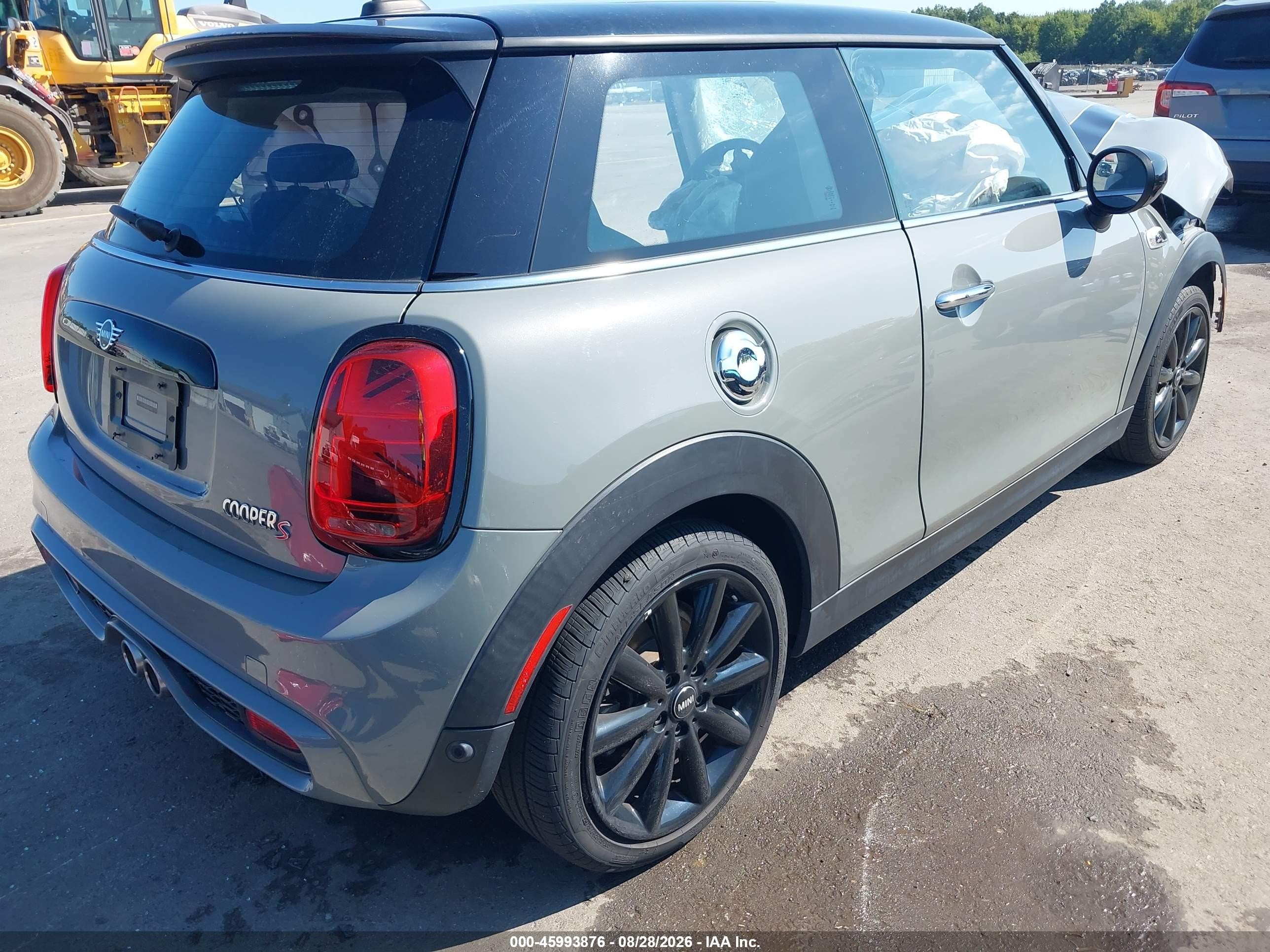 2020 Mini Hardtop VIN WMWXR5C03L2L61080 IAAI salvage auction — Side, Salvage (Ohio), sold $775 on 2026-09-10 (photo 4)