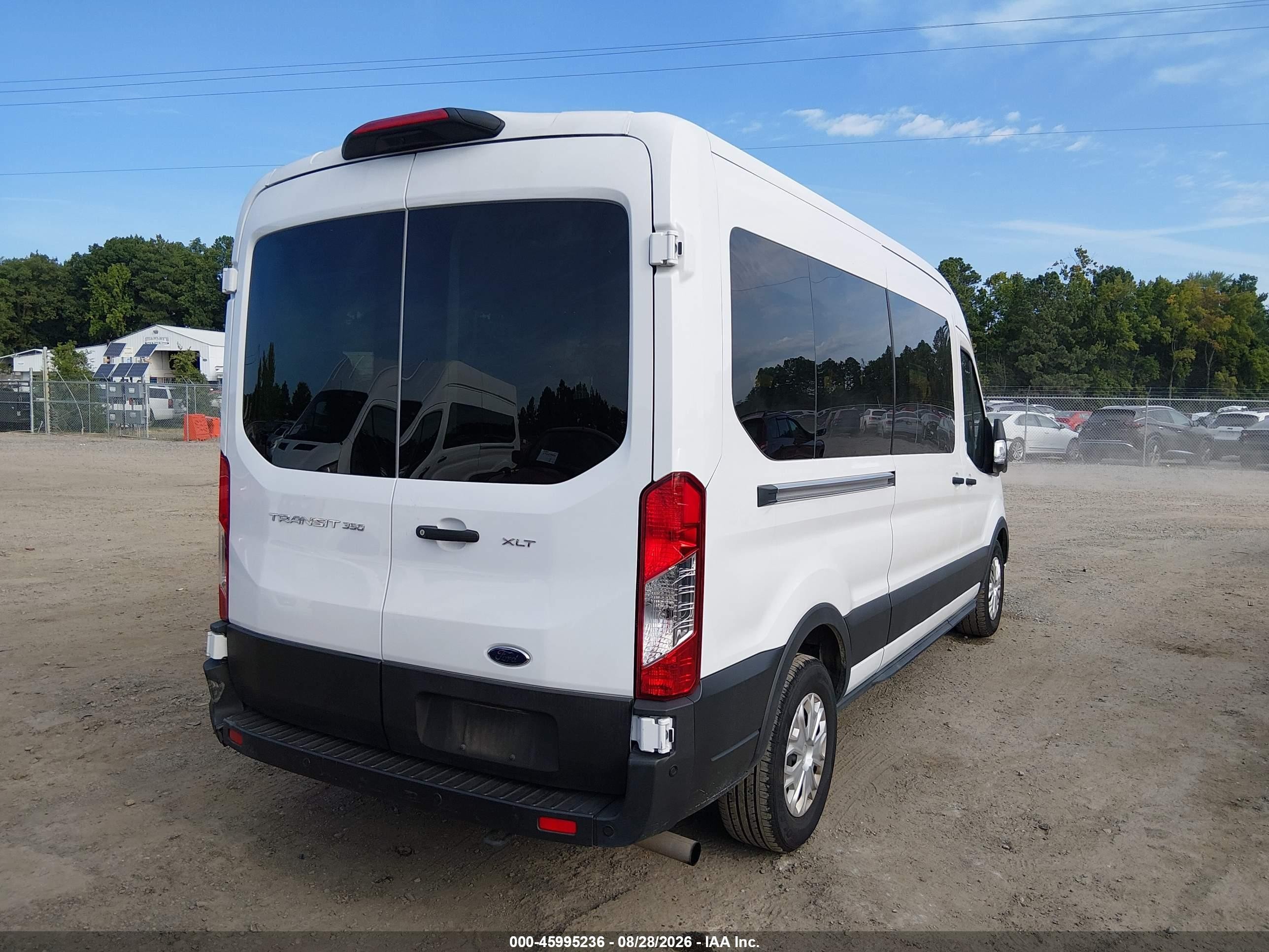 2025 Ford Transit VIN 1FBAX2C81SKA89389 IAAI salvage auction — Side, Enterprise Vehicles Clear Only (Virginia), sold $35,000 on 2026-09-03 (photo 4)