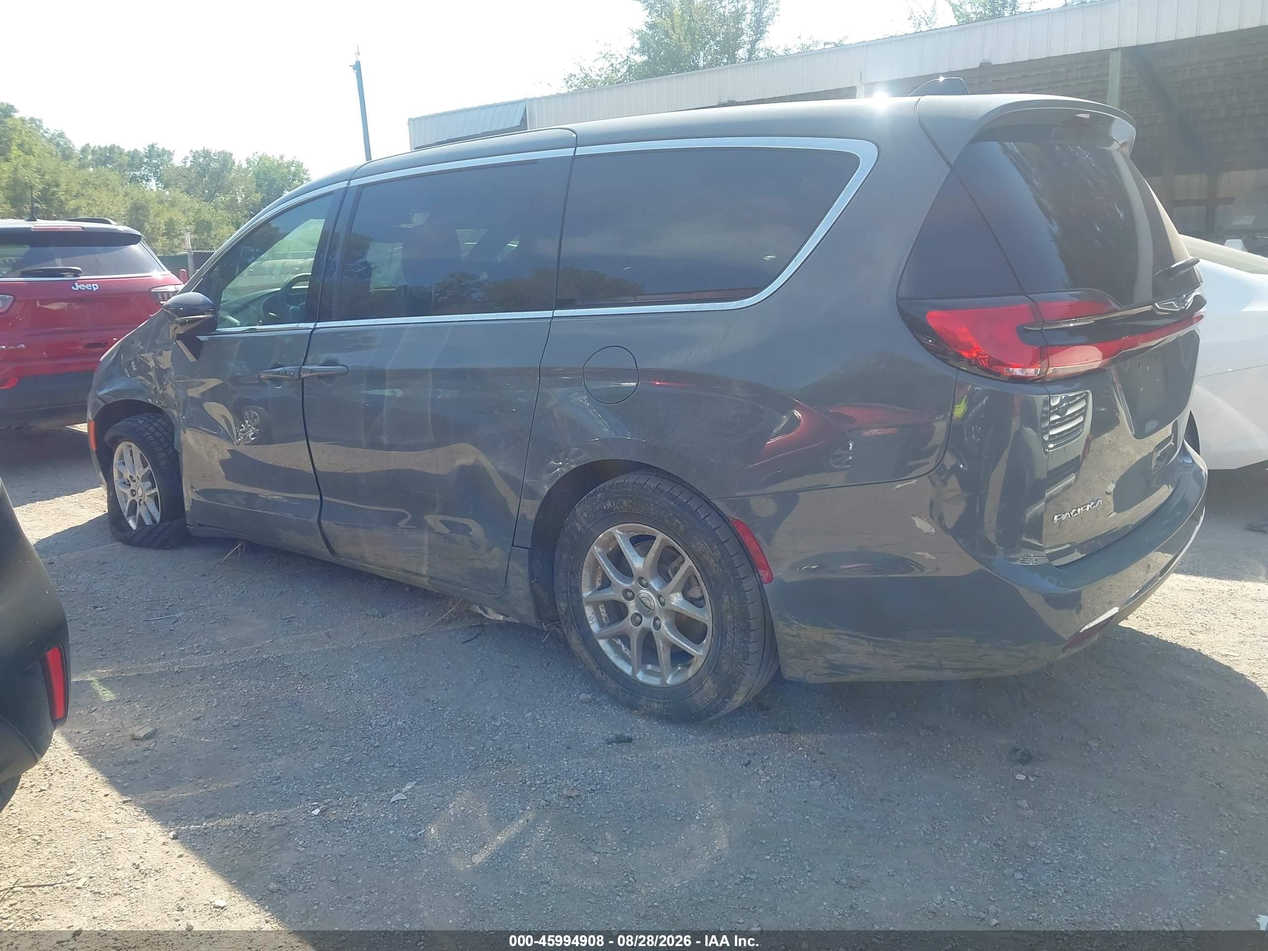 2025 Chrysler Pacifica VIN 2C4RC1BG5SR538992 IAAI salvage auction — Unknown, Enterprise Vehicles Clear Only (Oklahoma), sold $14,000 on 2026-09-18 (photo 3)