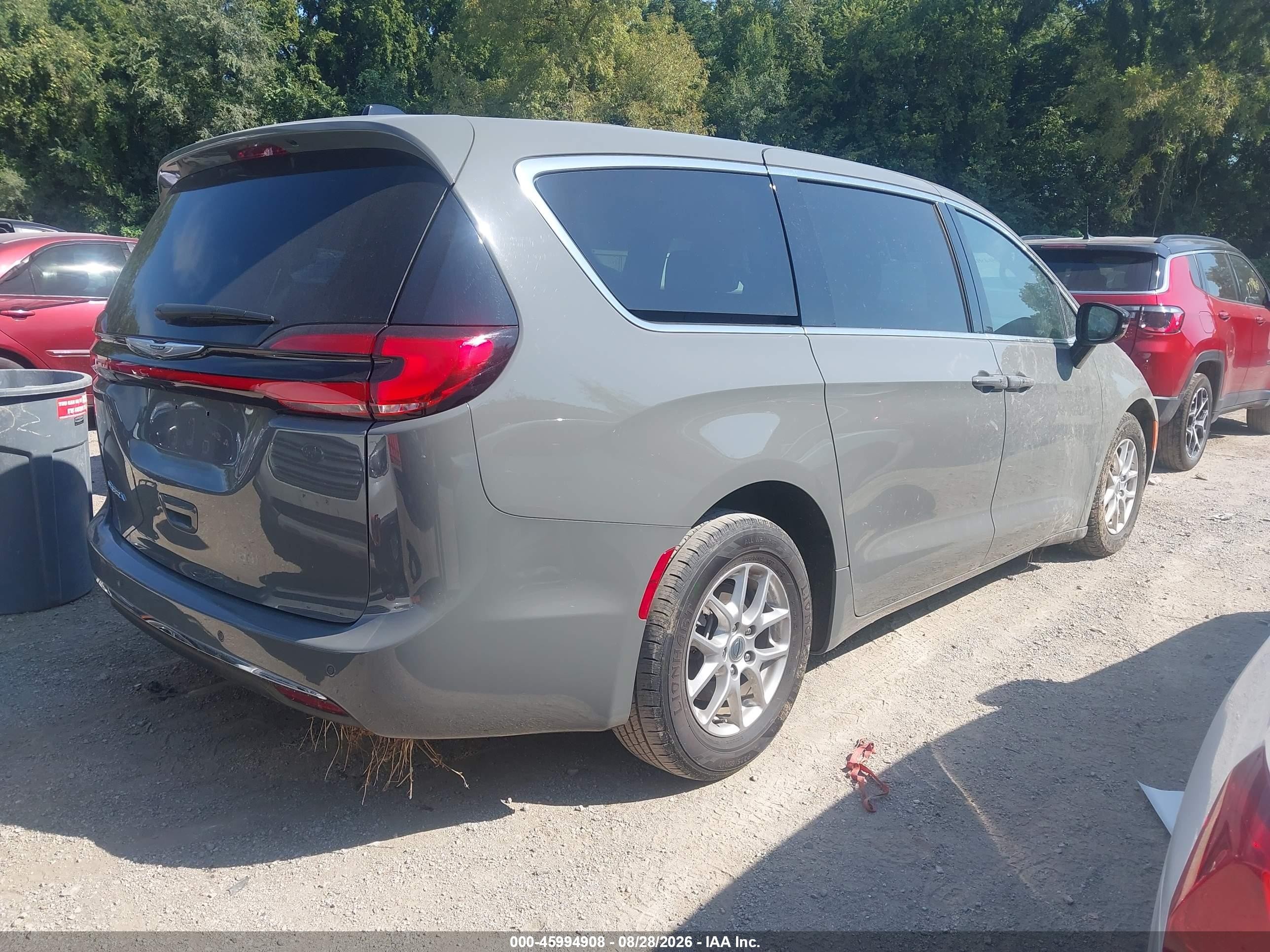2025 Chrysler Pacifica VIN 2C4RC1BG5SR538992 IAAI salvage auction — Unknown, Enterprise Vehicles Clear Only (Oklahoma), sold $14,000 on 2026-09-18 (photo 4)