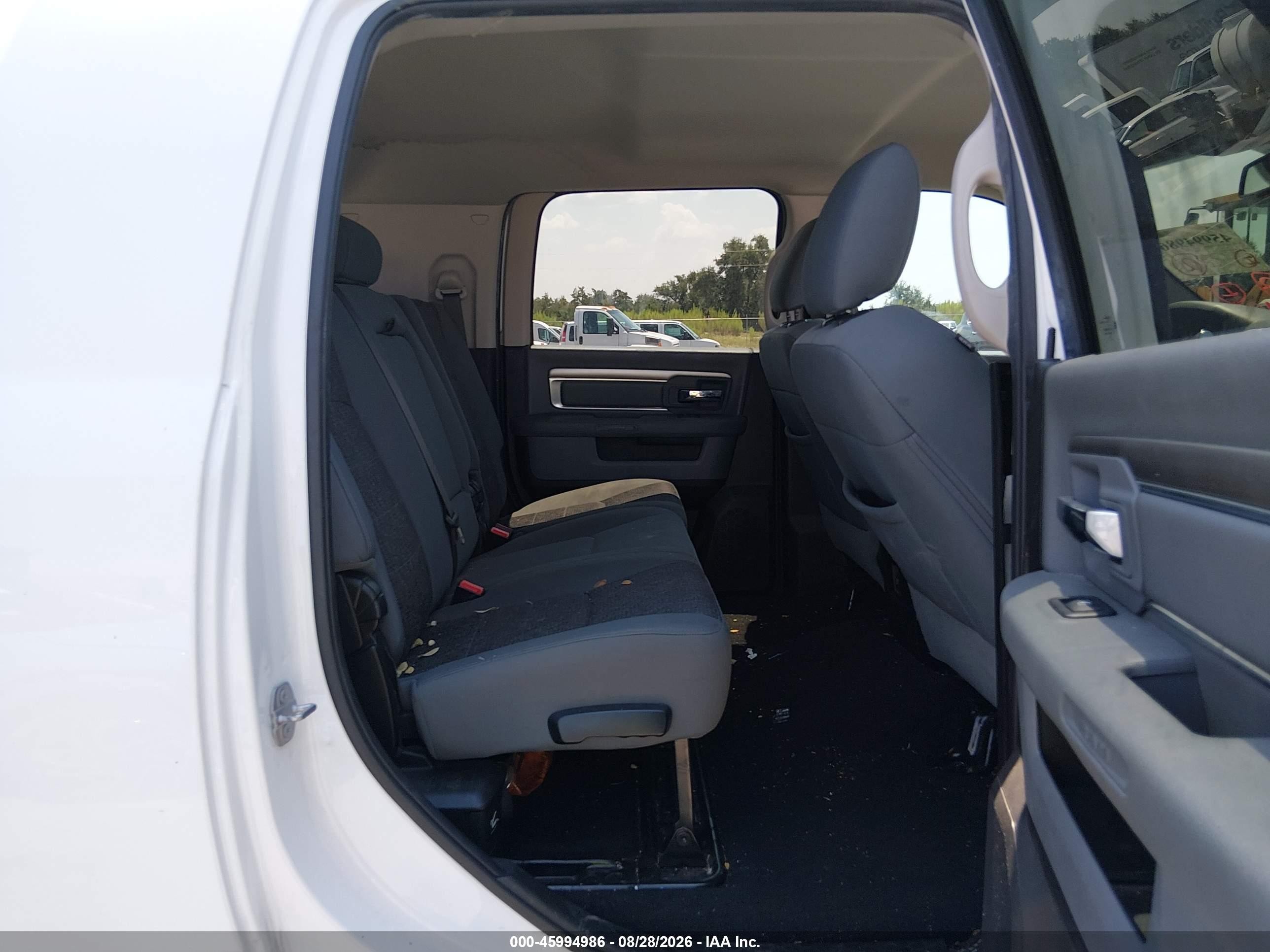 2018 Ram 2500 VIN 3C6UR5MLXJG409460 IAAI salvage auction — Side, Salvage (Texas), sold $9,000 on 2026-09-12 (photo 8)