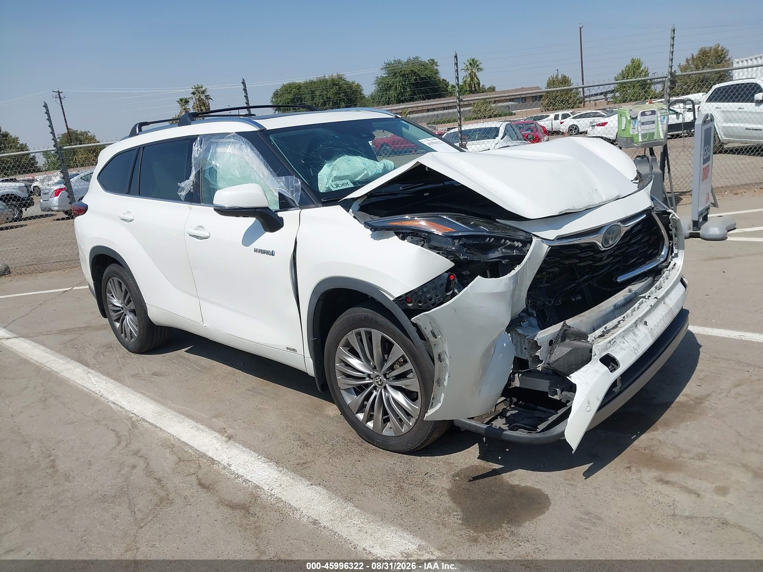 2020 Toyota Highlander Hybrid VIN 5TDEBRCH1LS010088 — IAAI salvage auction photo