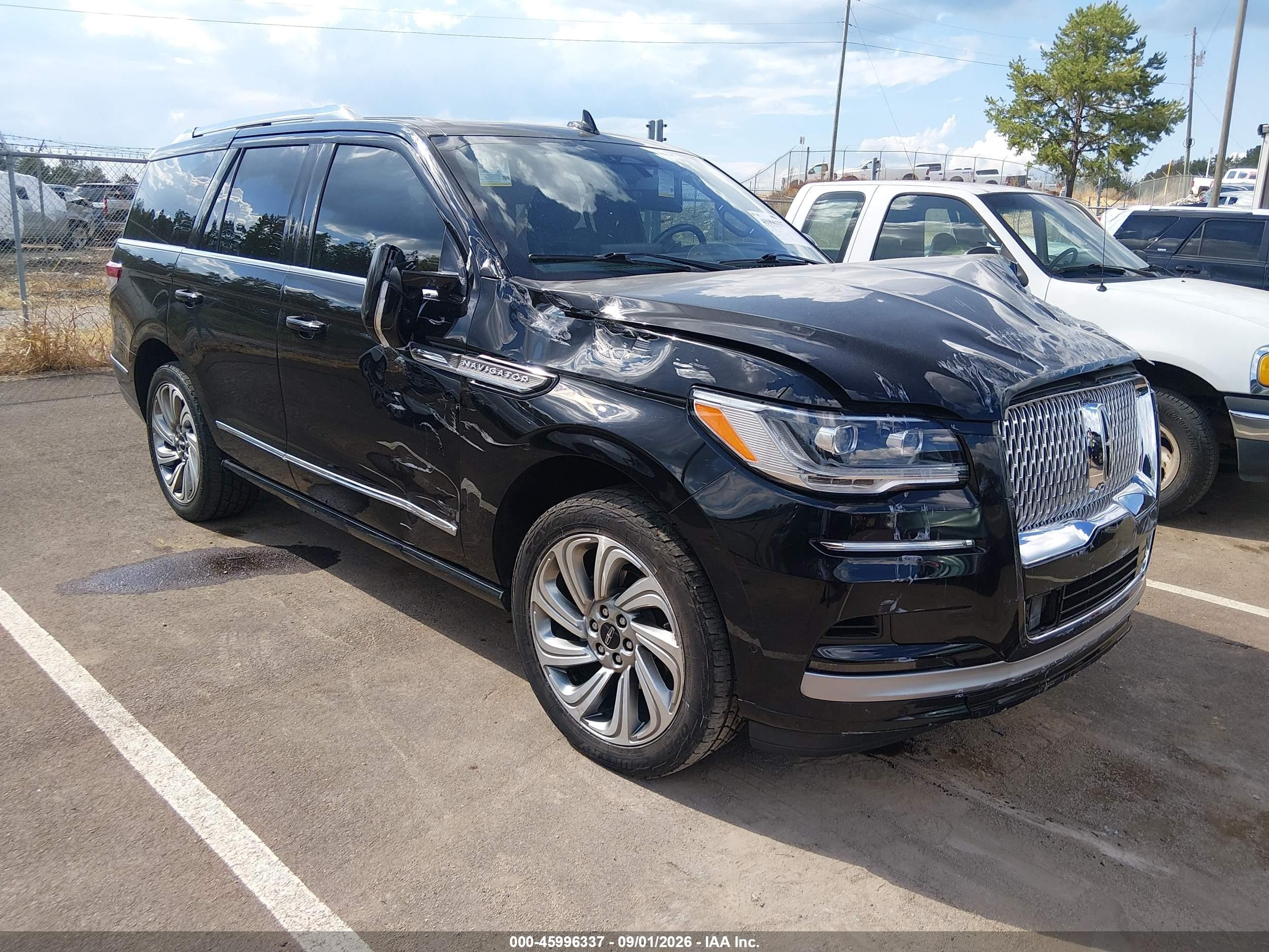 2023 Lincoln Navigator VIN 5LMJJ2LG6PEL00010 — IAAI salvage auction photo