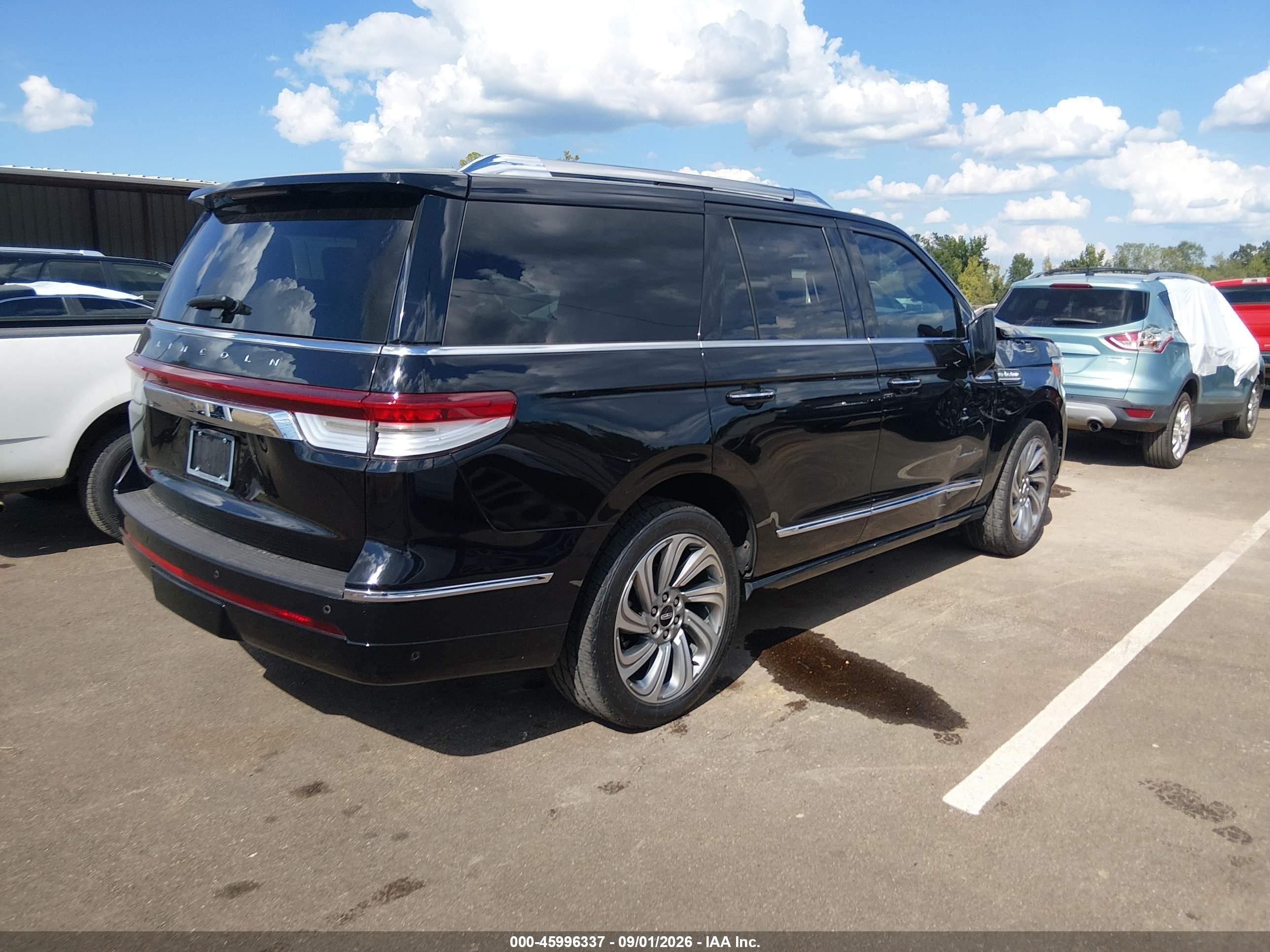 2023 Lincoln Navigator VIN 5LMJJ2LG6PEL00010 IAAI salvage auction — Front End, Salvage (Mississippi), sold $18,900 on 2026-09-23 (photo 4)