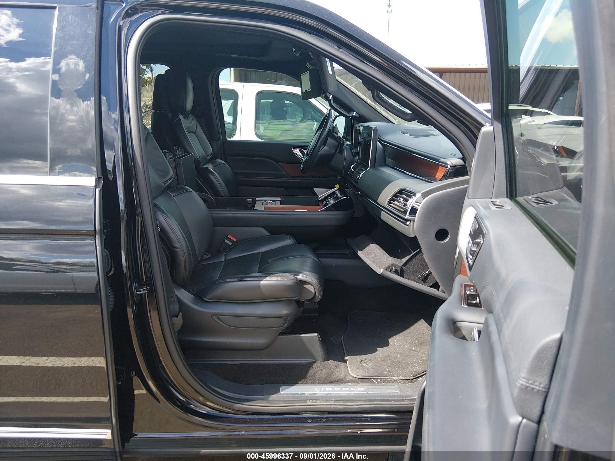 2023 Lincoln Navigator VIN 5LMJJ2LG6PEL00010 IAAI salvage auction — Front End, Salvage (Mississippi), sold $18,900 on 2026-09-23 (photo 5)