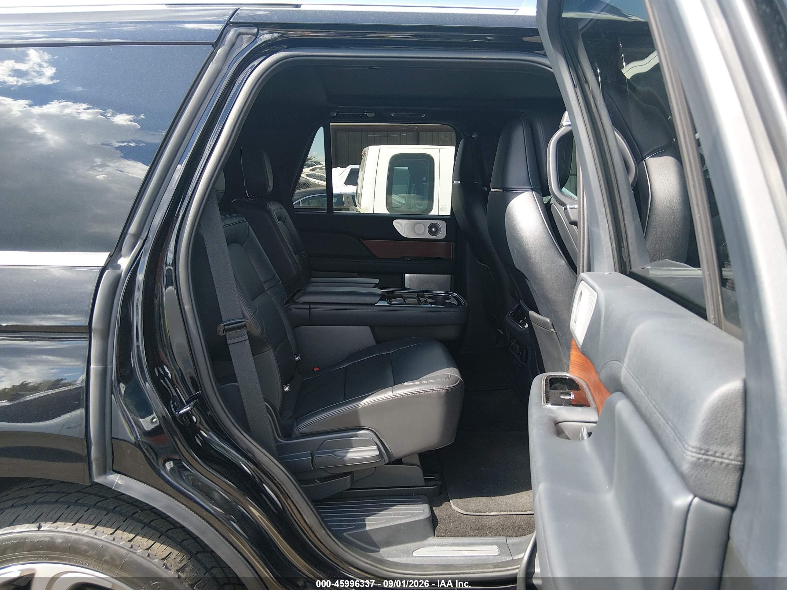 2023 Lincoln Navigator VIN 5LMJJ2LG6PEL00010 IAAI salvage auction — Front End, Salvage (Mississippi), sold $18,900 on 2026-09-23 (photo 8)