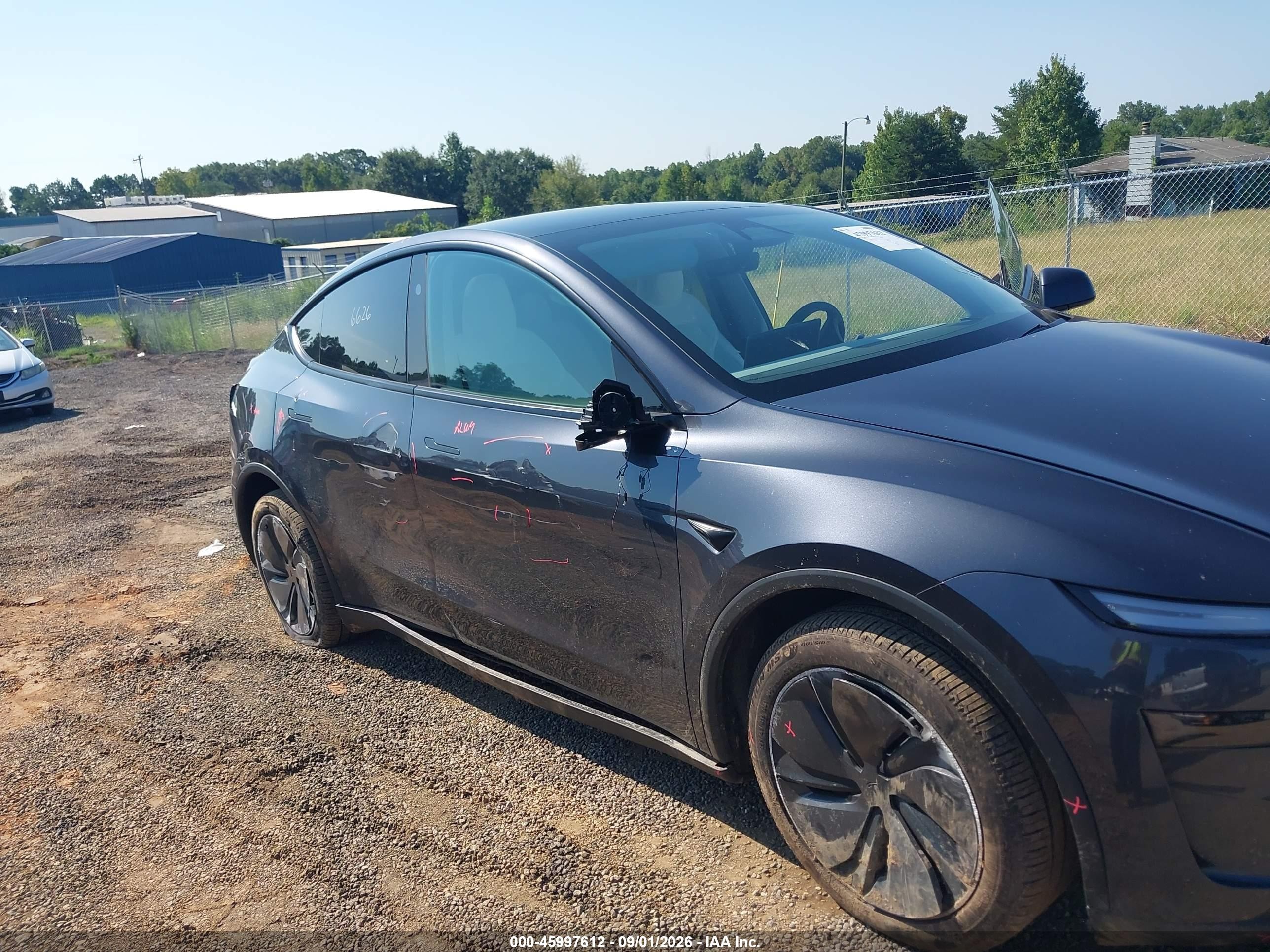 2026 Tesla Model Y VIN 7SAYGDEE4TA443185 IAAI salvage auction — Side, Salvage (South Carolina), sold $22,800 on 2026-09-23 (photo 6)