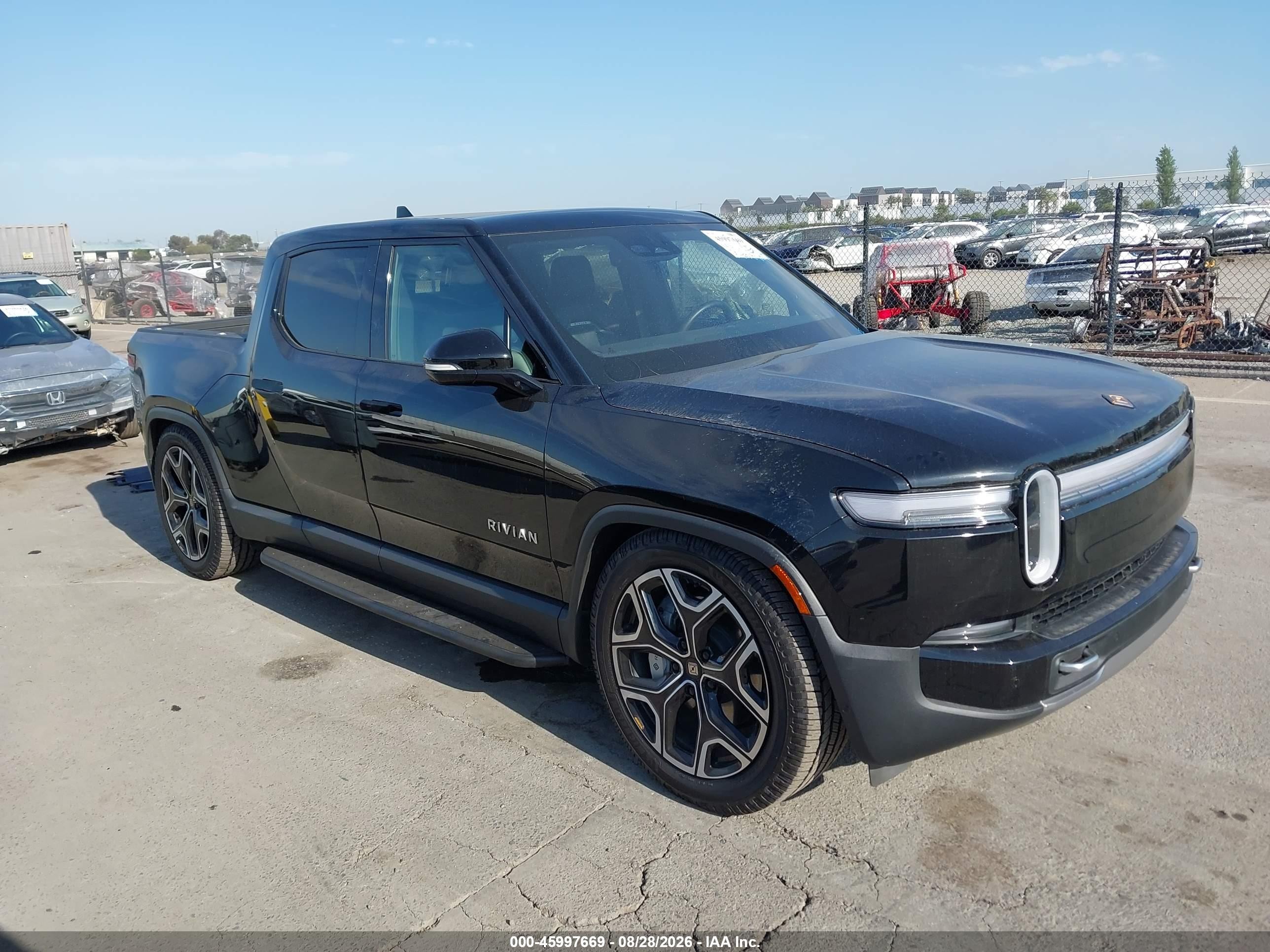 2025 Rivian R1T VIN 7FCTGBAA8SN037678 — IAAI salvage auction photo