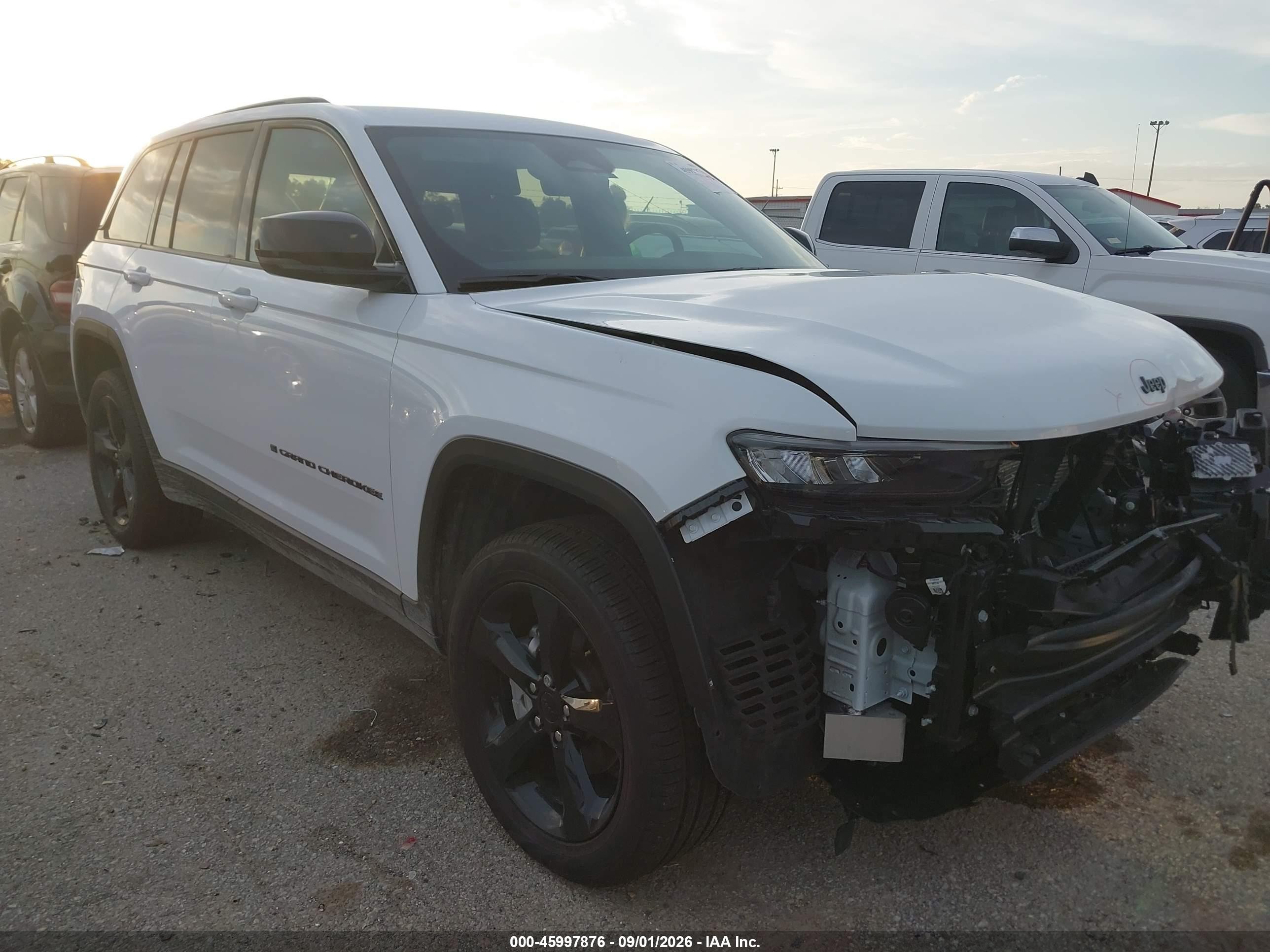 2025 Jeep Grand Cherokee VIN 1C4RJHBG2S8765096 — IAAI salvage auction photo