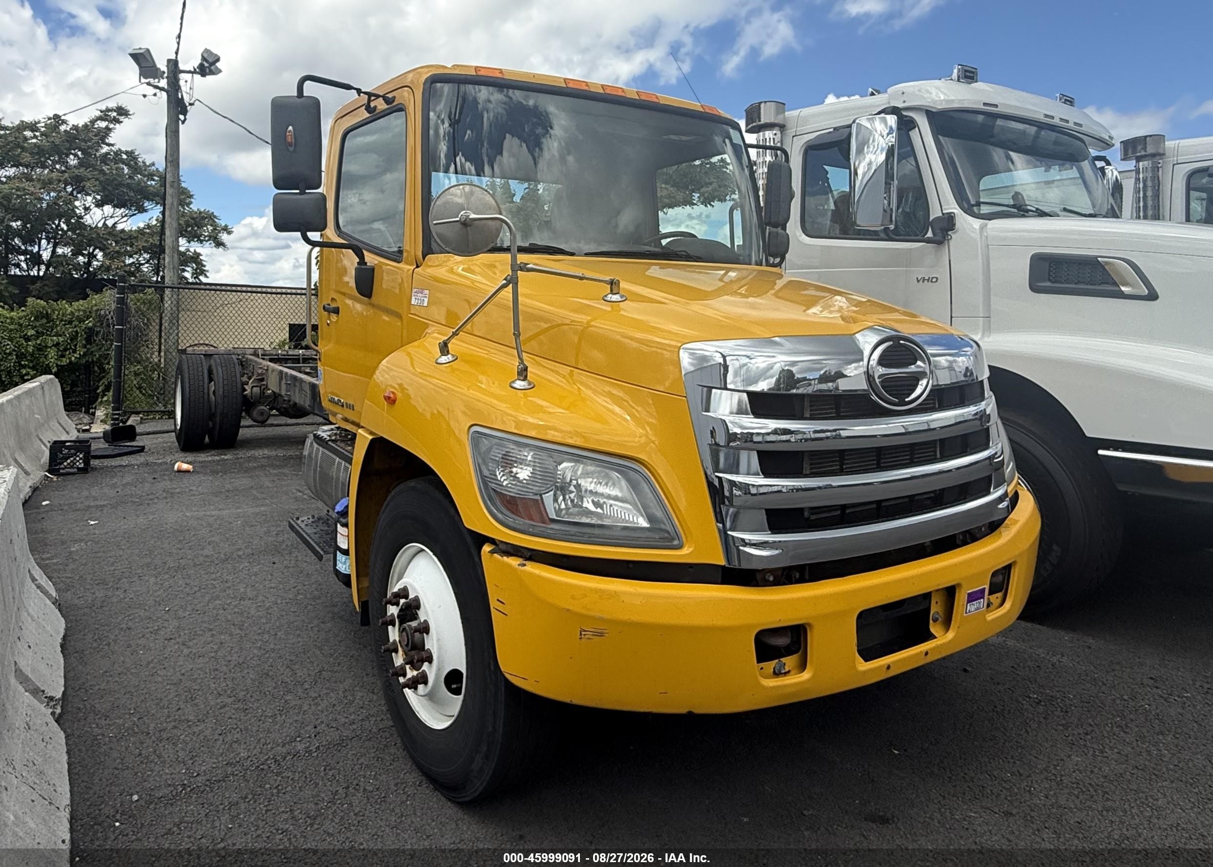 2019 Hino 338 VIN 5PVNV8JV4K4S59120 — IAAI salvage auction photo