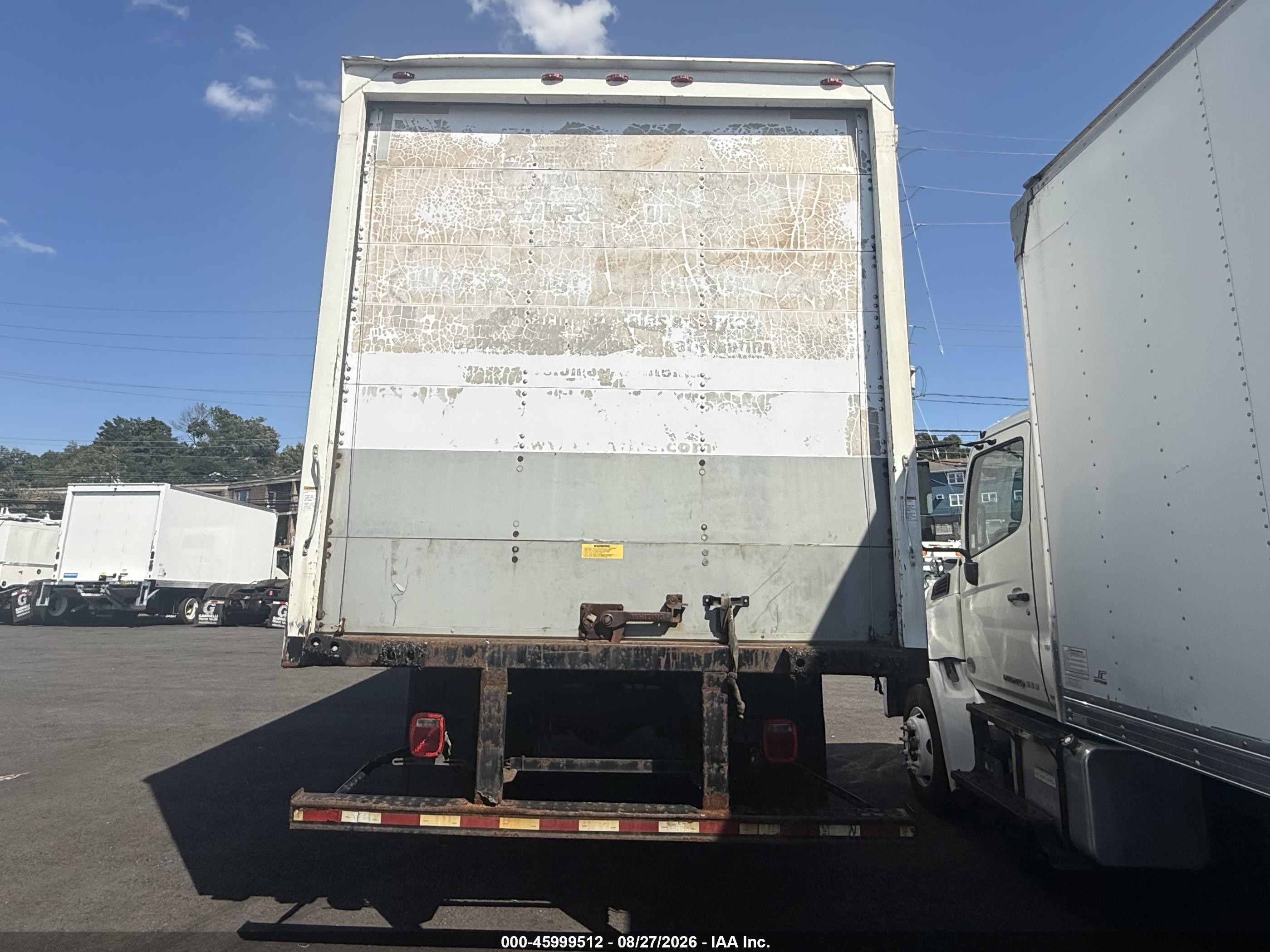2018 Hino 338 VIN 5PVNV8JV7J4S57683 IAAI salvage auction — Normal Wear, Clear (Connecticut), sold $8,150 on 2026-09-09 (photo 4)