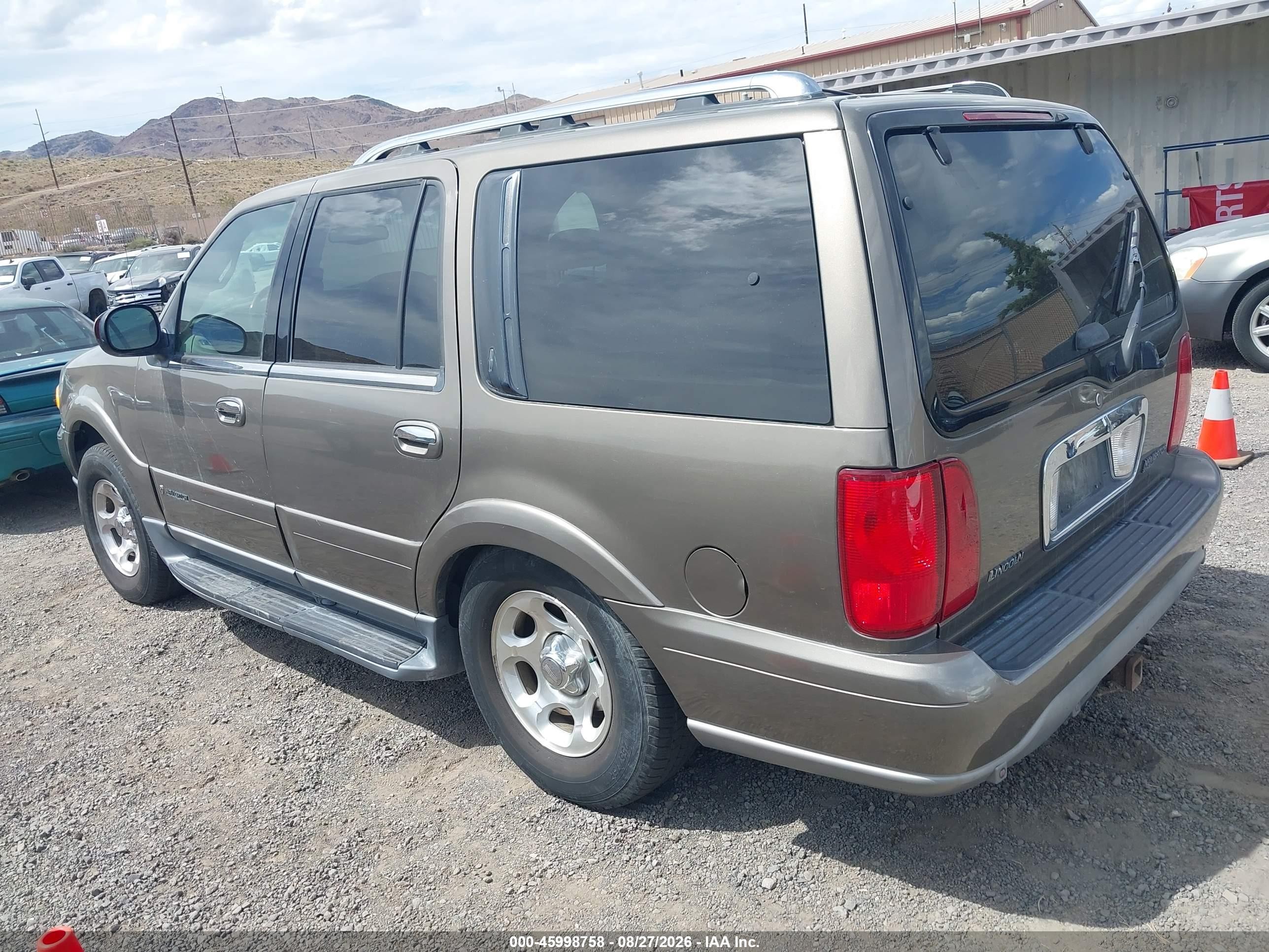 2002 Lincoln Navigator VIN 5LMFU28R92LJ02050 IAAI salvage auction — Normal Wear, Regular (Nevada), sold $125 on 2026-09-04 (photo 3)
