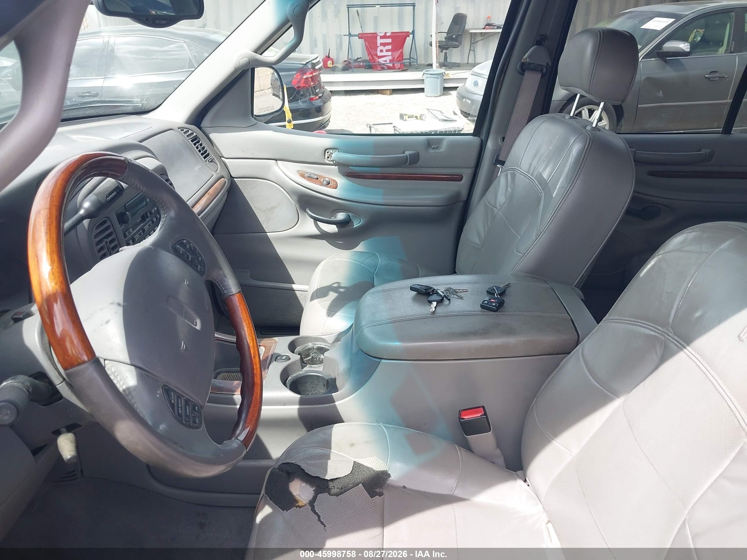 2002 Lincoln Navigator VIN 5LMFU28R92LJ02050 IAAI salvage auction — Normal Wear, Regular (Nevada), sold $125 on 2026-09-04 (photo 5)