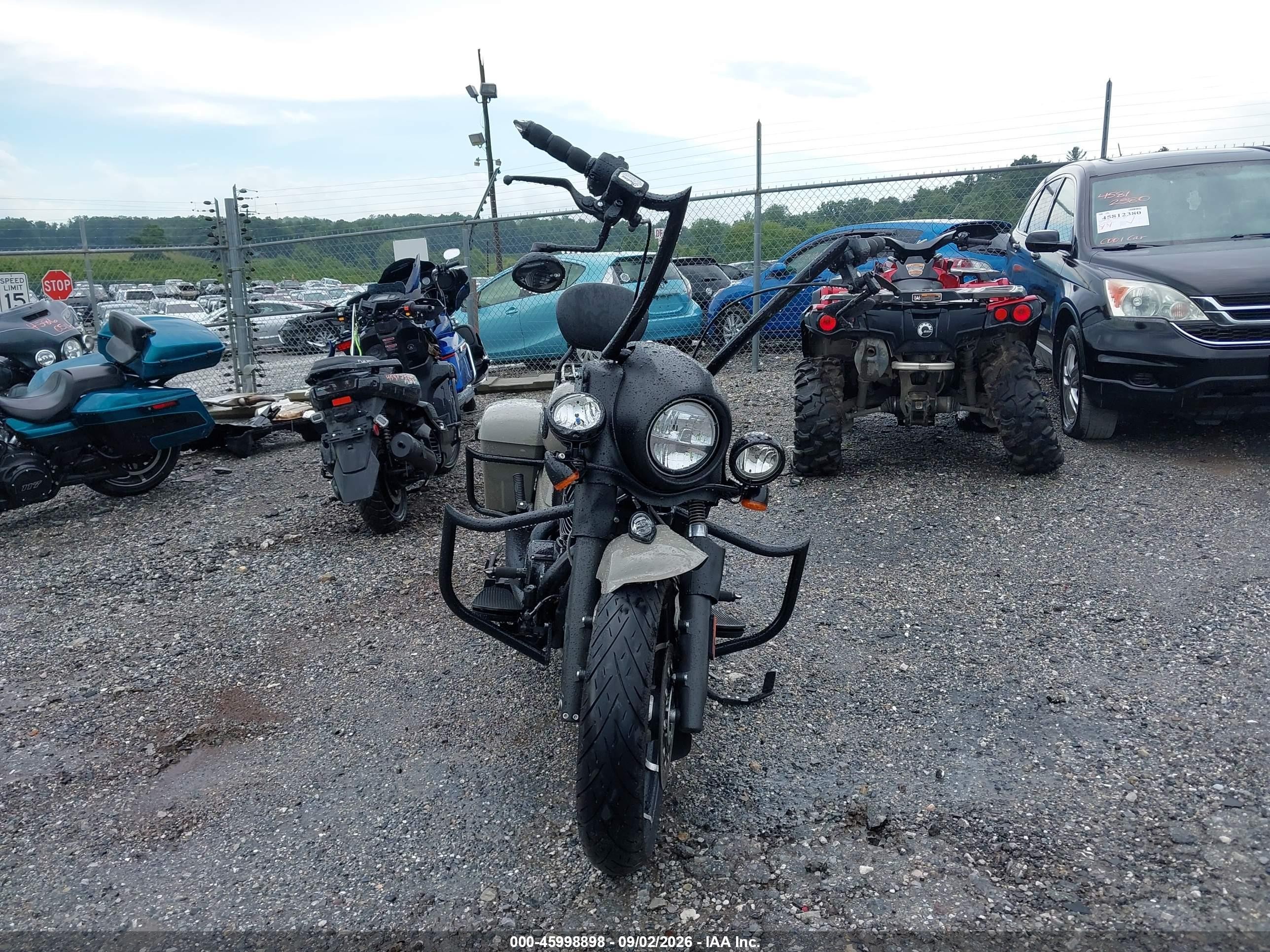 2023 Indian Motorcycle Co. SPRINGFIELD VIN 56KTJDBB4P3423540 IAAI salvage auction — Front End, Salvage (Pennsylvania), sold $3,050 on 2026-09-23 (photo 5)