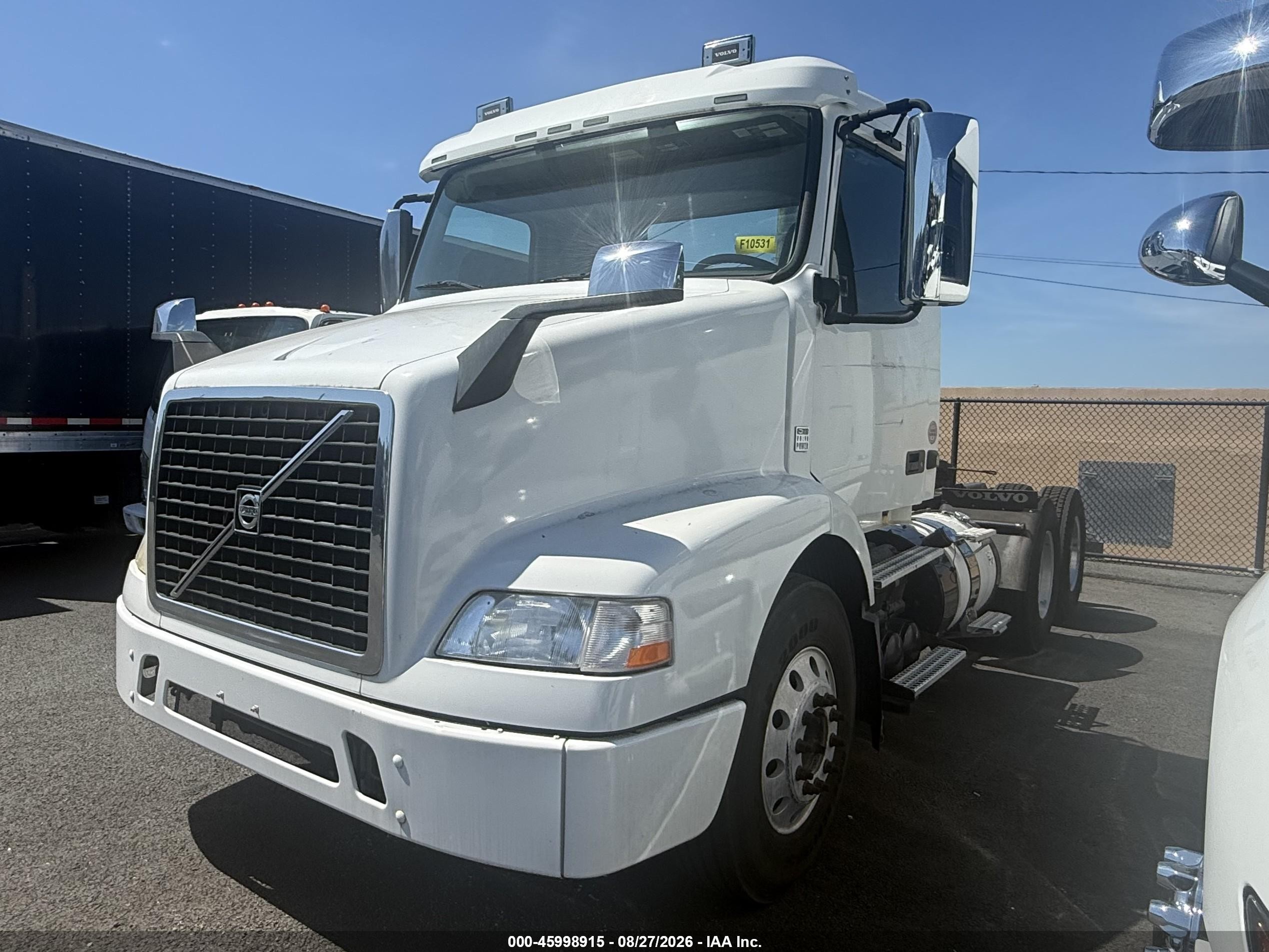 2015 Volvo Vnm64t VIN 4V4MC9DG8FN191865 IAAI salvage auction — Normal Wear, Clear (New Jersey), sold $14,950 on 2026-09-18 (photo 2)