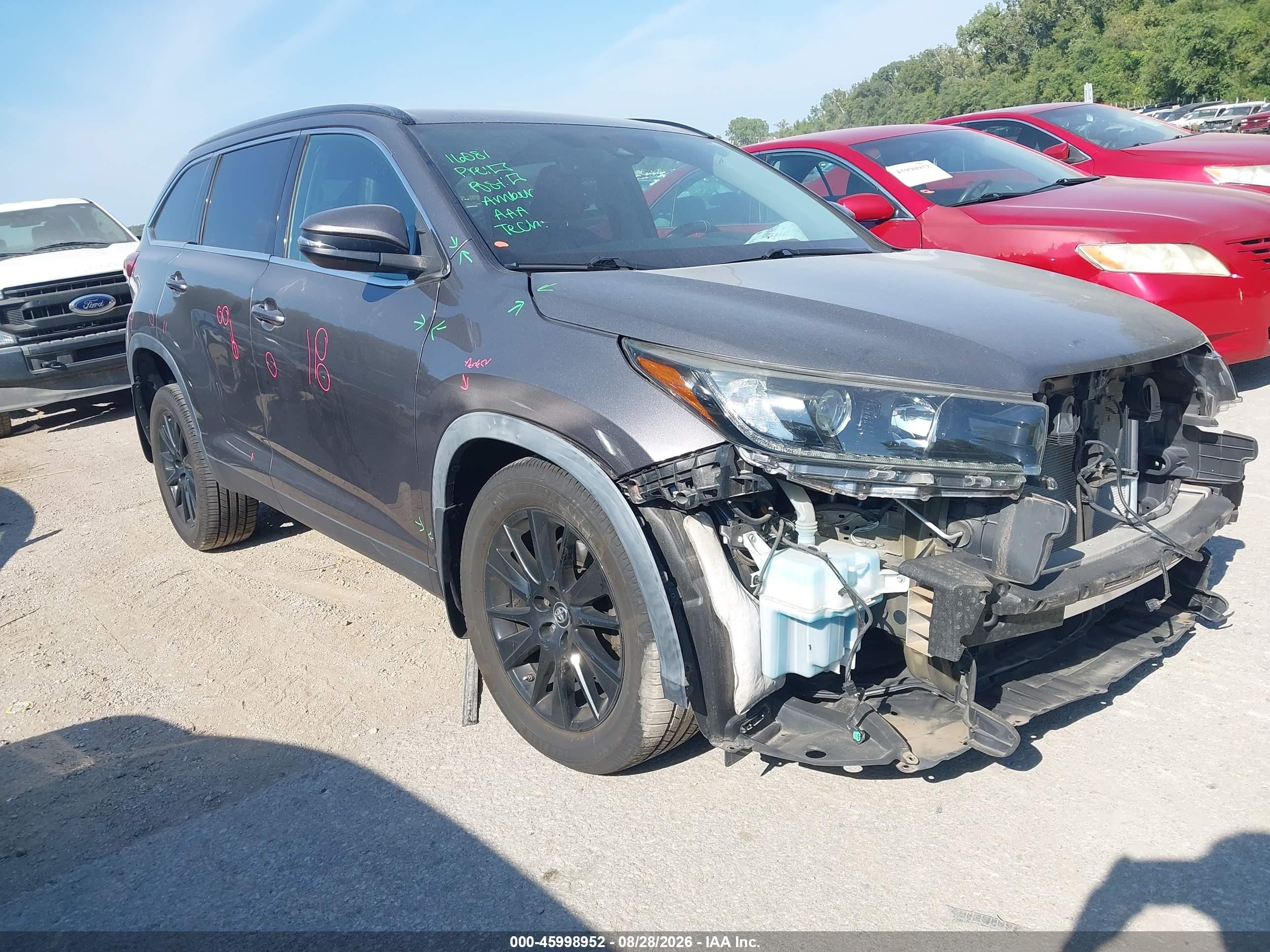 2019 Toyota Highlander VIN 5TDJZRFH5KS616630 — IAAI salvage auction photo
