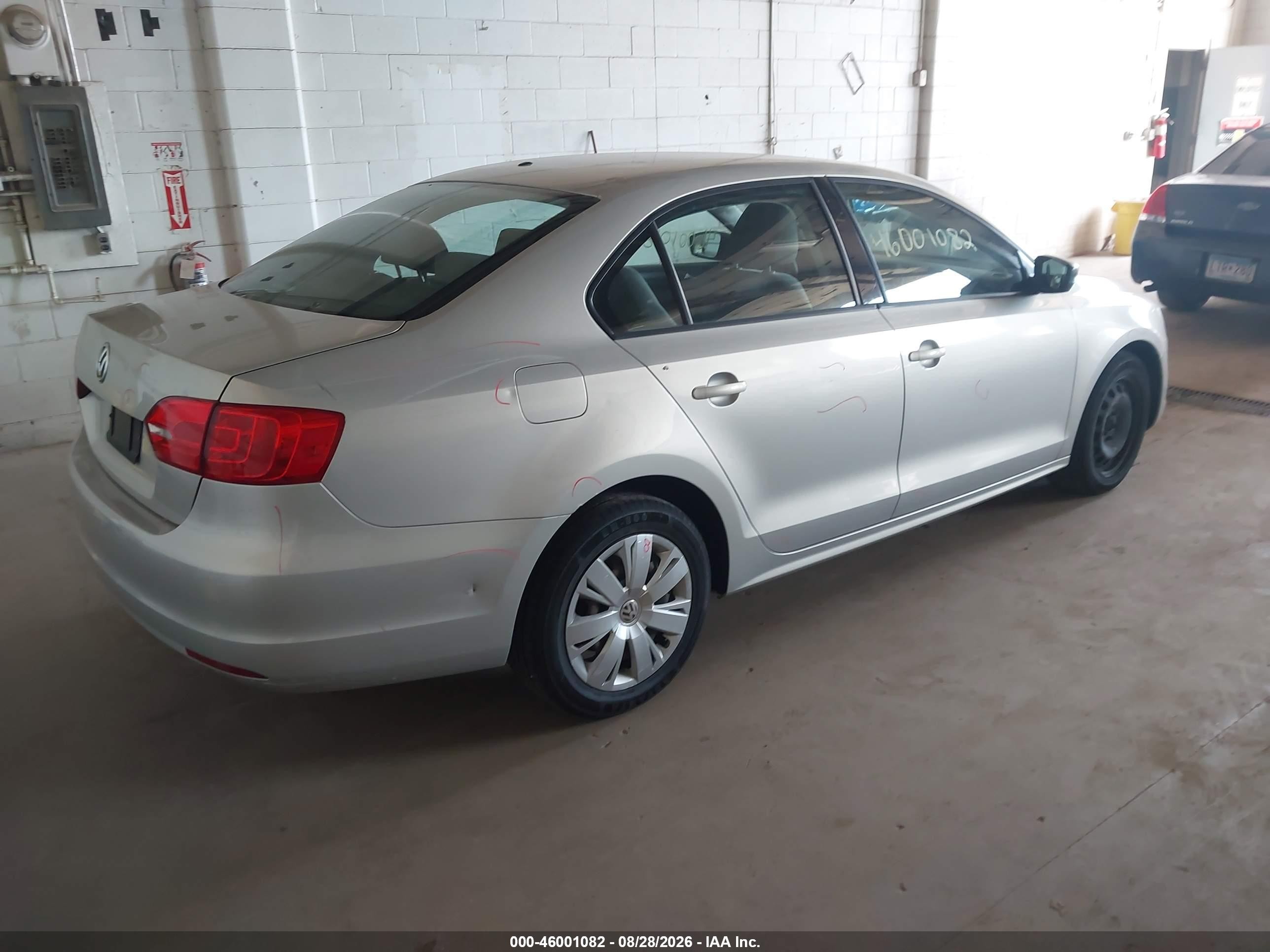 2012 Volkswagen Jetta VIN 3VW2K7AJ8CM329806 IAAI salvage auction — Unknown, Parts Only Bos (Minnesota), sold $575 on 2026-09-27 (photo 4)