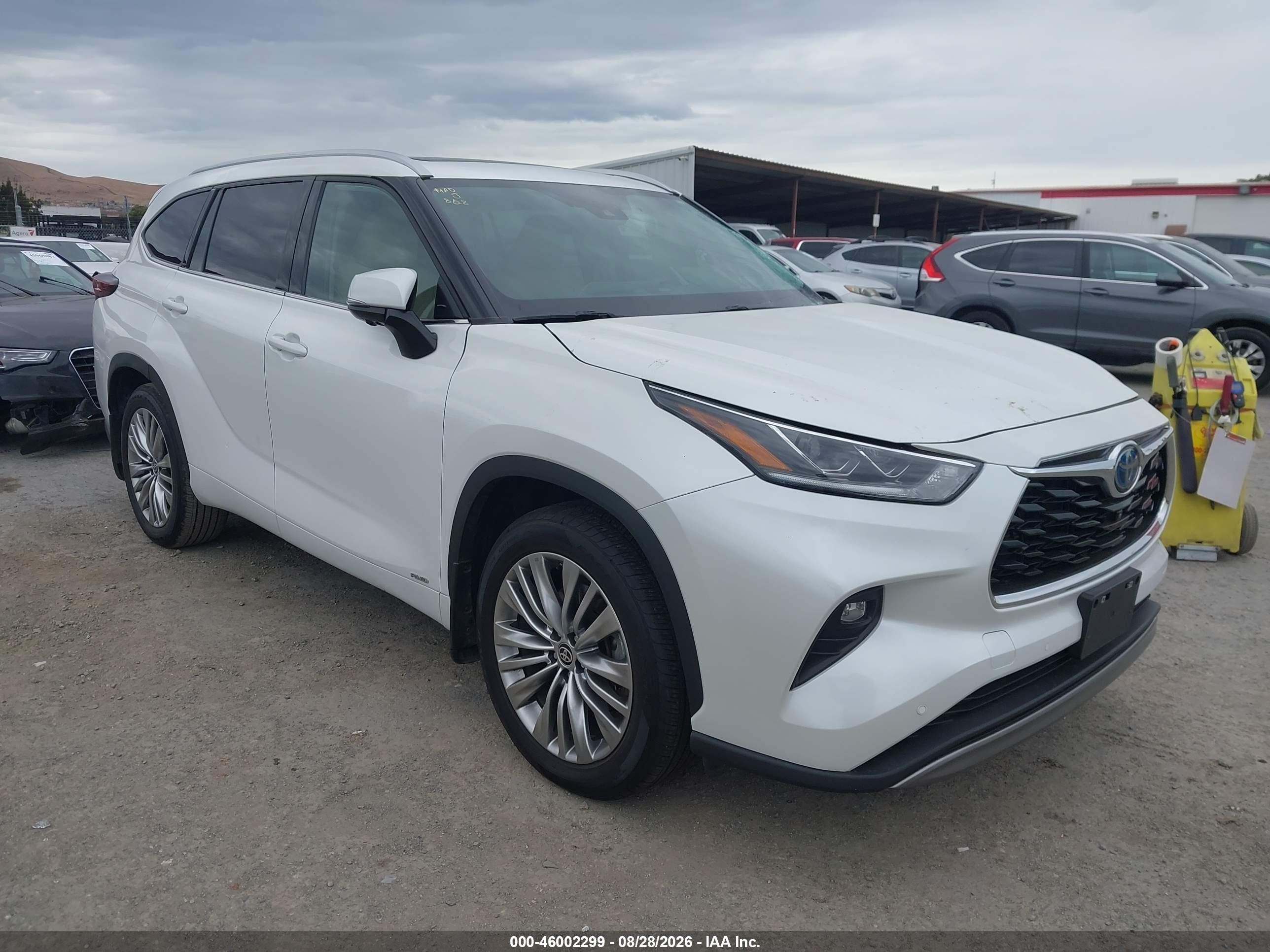 2024 Toyota Highlander Hybrid VIN 5TDEBRCH9RS628445 — IAAI salvage auction photo