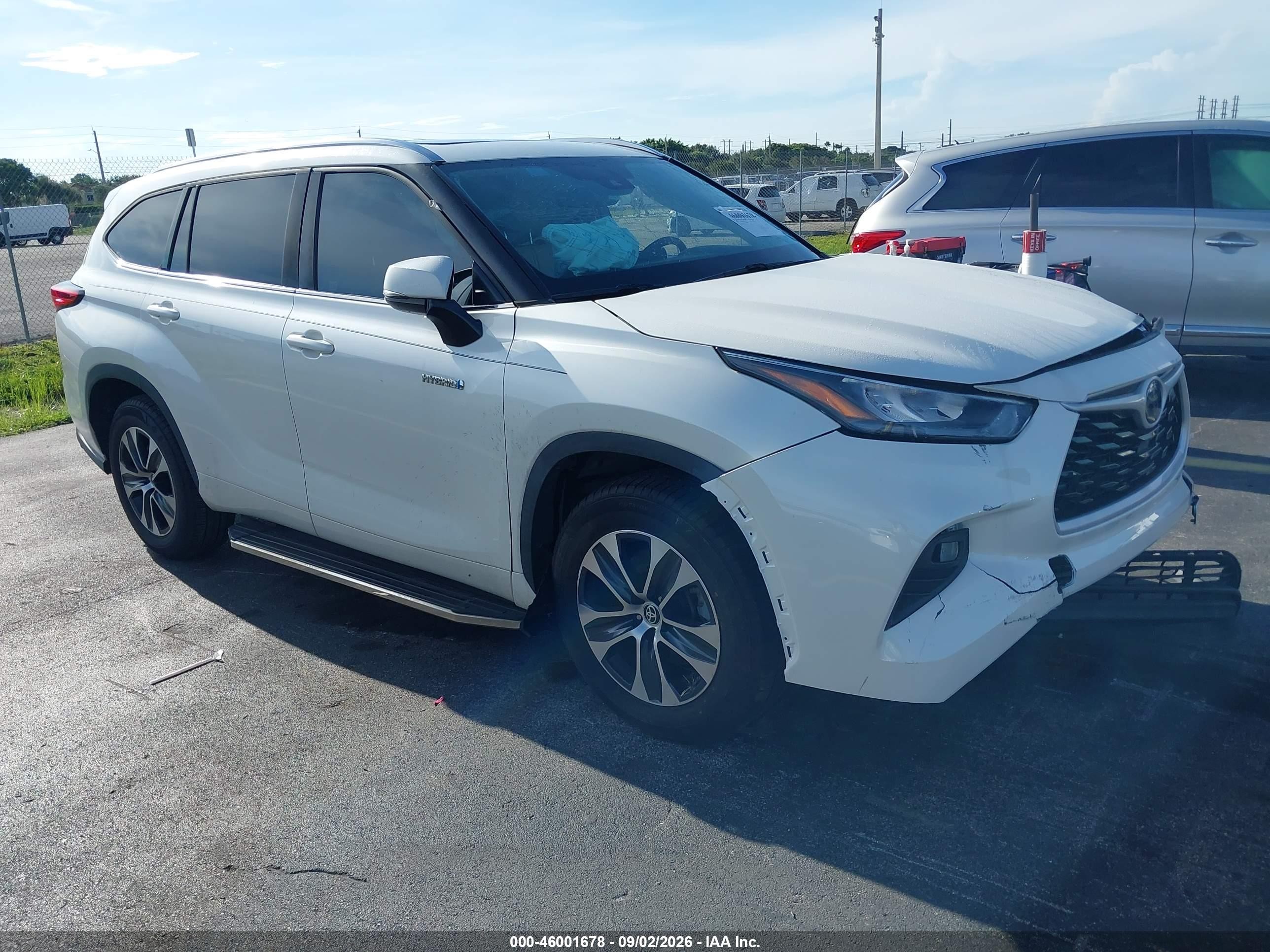 2020 Toyota Highlander Hybrid VIN 5TDGARAH5LS501990 — IAAI salvage auction photo