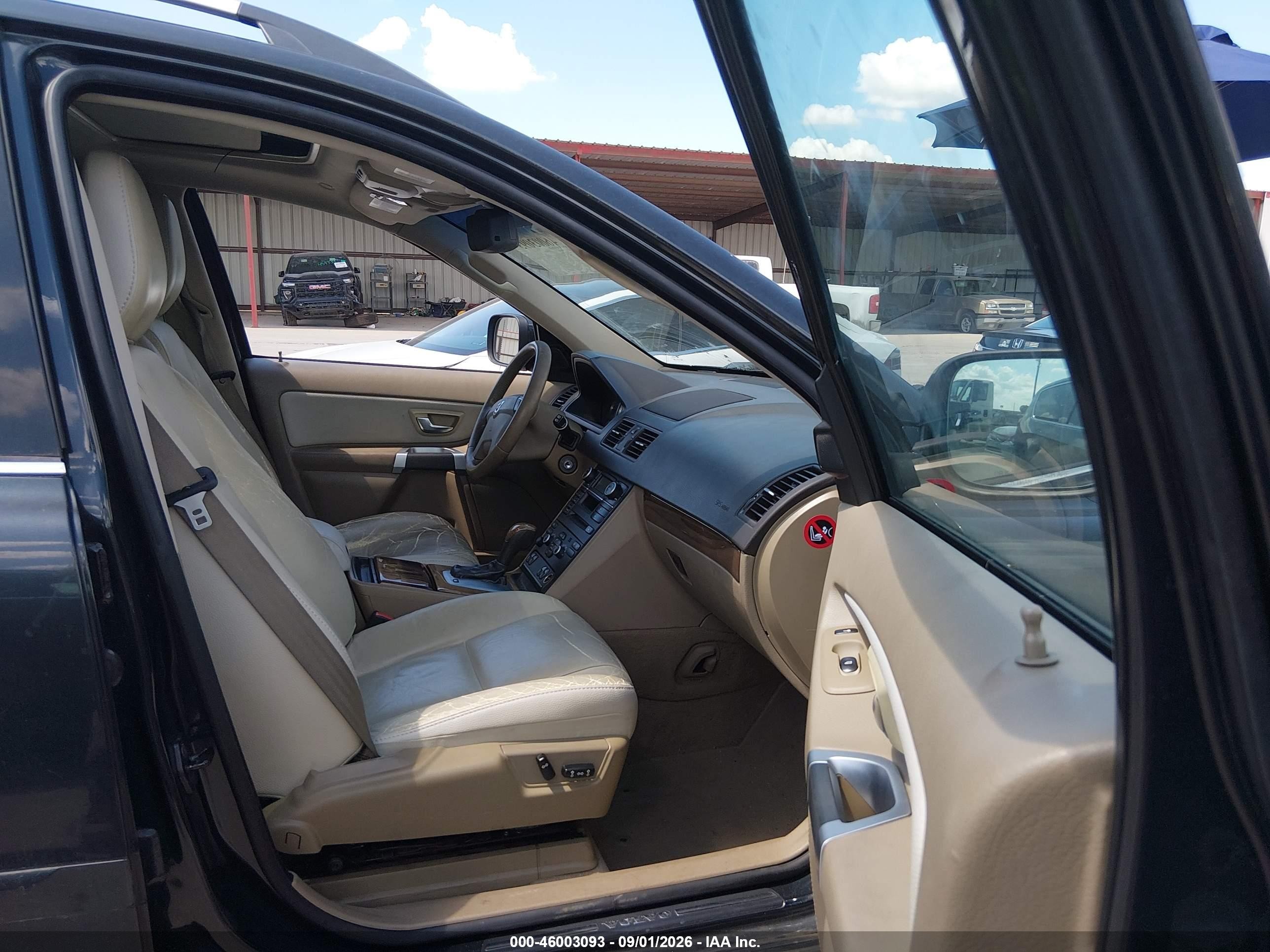 2012 Volvo XC90 VIN YV4952CZ1C1627770 IAAI salvage auction — Unknown, Salvage (Texas), sold $725 on 2026-09-11 (photo 5)