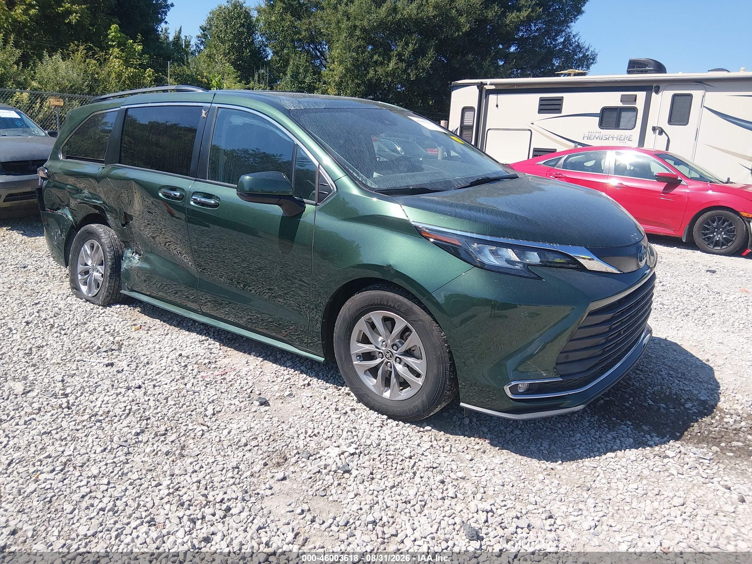 2022 Toyota Sienna VIN 5TDYRKEC8NS127994 — IAAI salvage auction photo