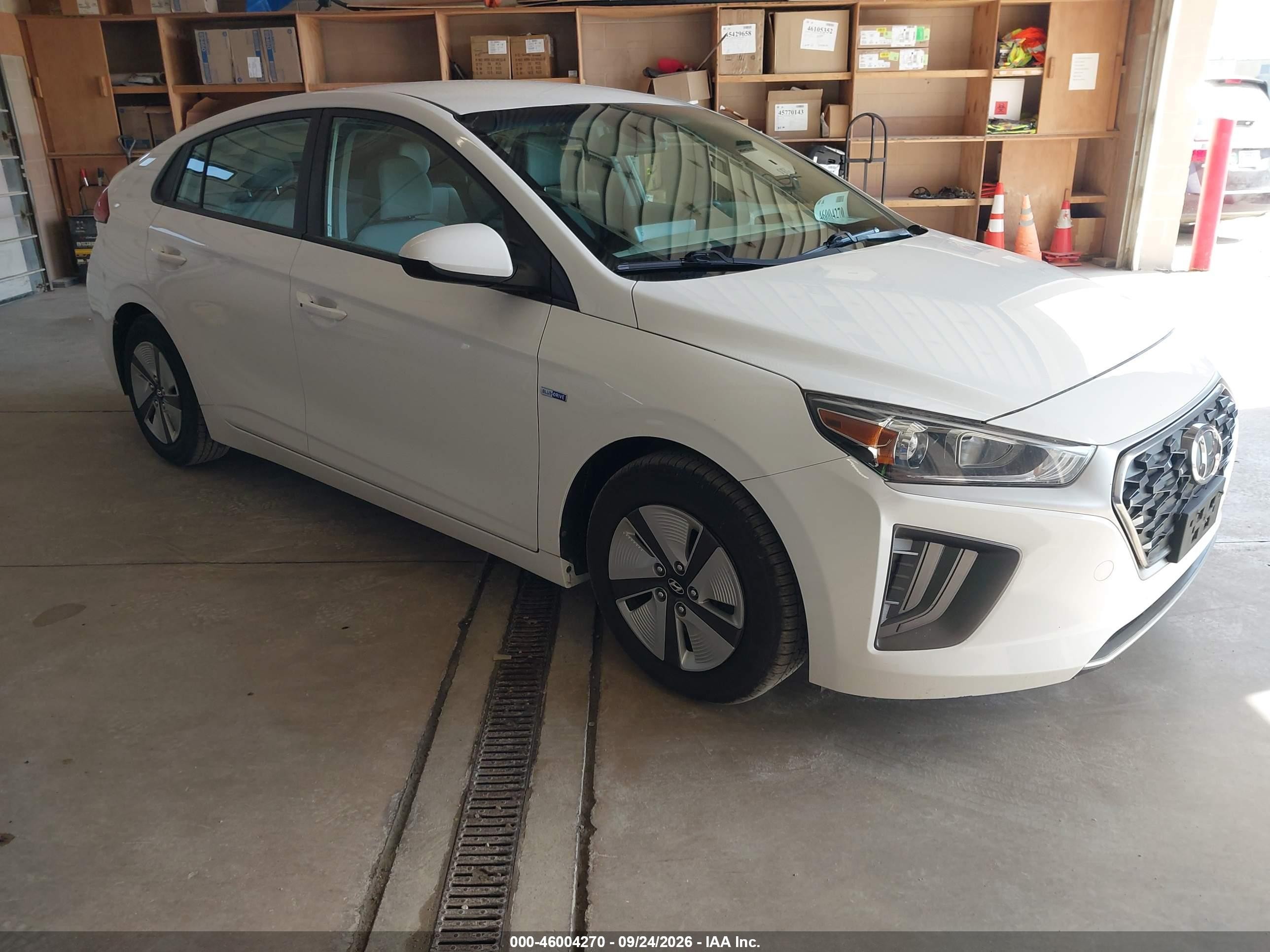 2020 Hyundai Ioniq Hybrid VIN KMHC65LC3LU233071 — IAAI salvage auction photo