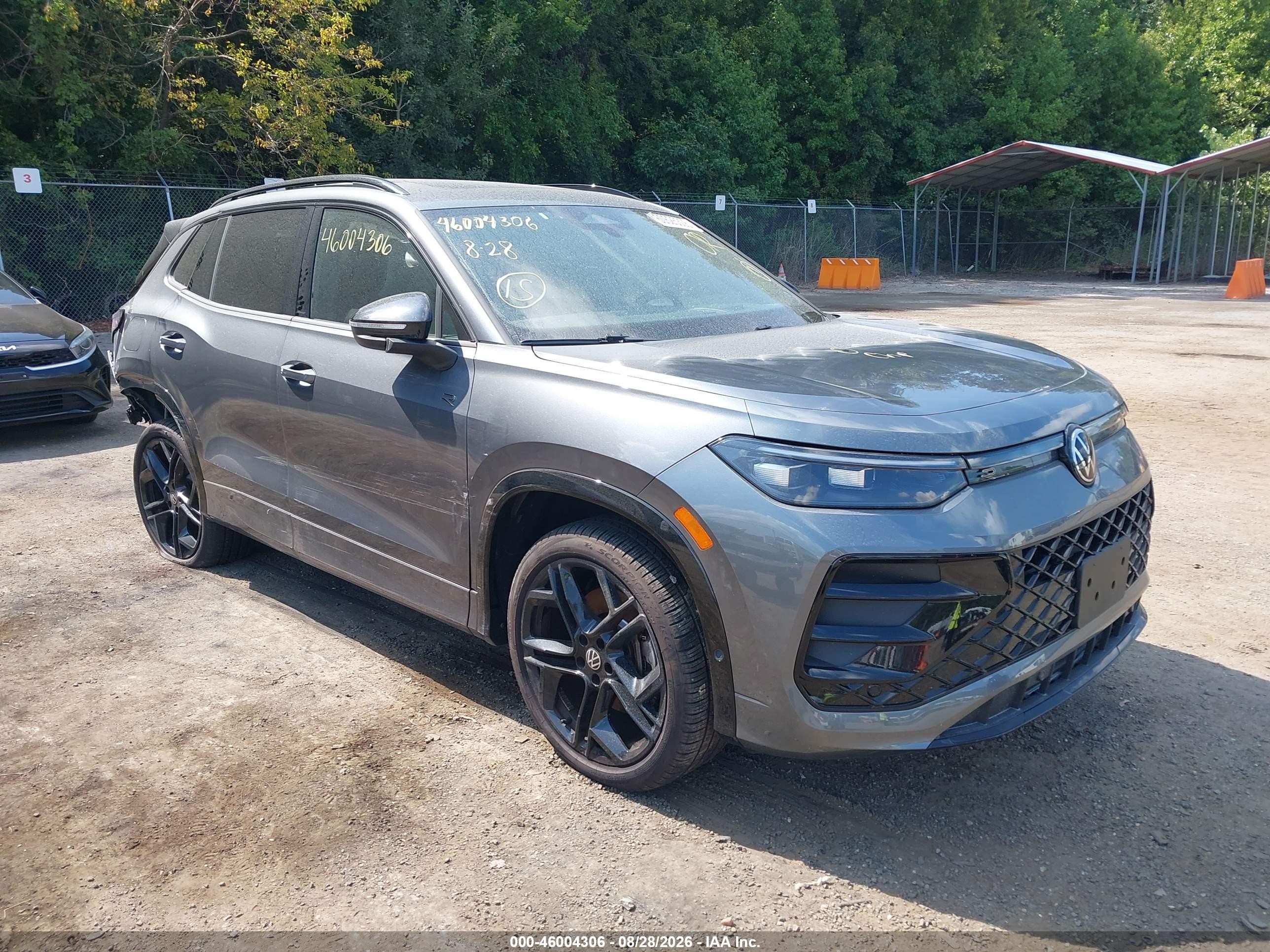2025 Volkswagen Tiguan VIN 3VVGR7RM8SM024714 — IAAI salvage auction photo