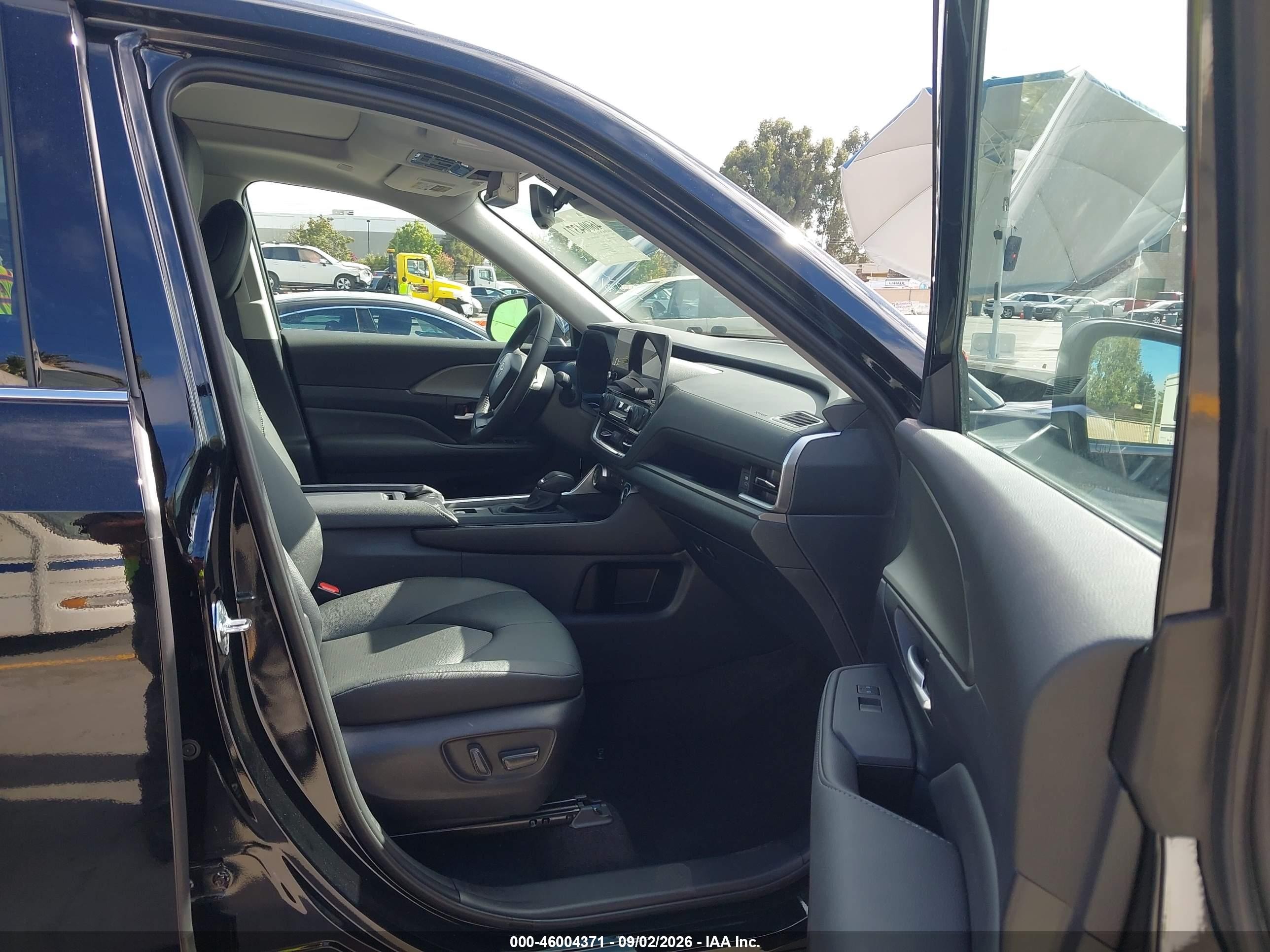 2026 Toyota Highlander VIN 5TDAAAB56TS146601 IAAI salvage auction — Normal Wear, Clear (California), sold $32,250 on 2026-09-11 (photo 5)