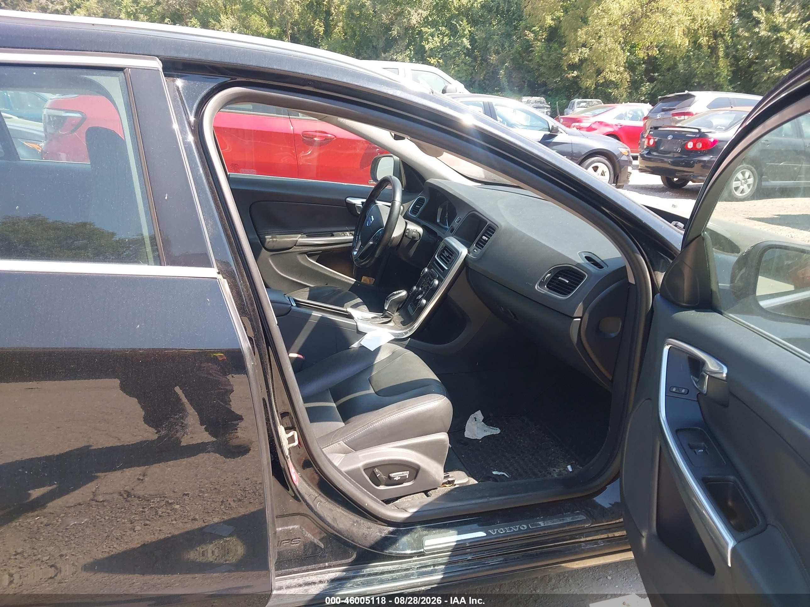 2015 Volvo V60 VIN YV140MEB7F1207680 IAAI salvage auction — Normal Wear, Clear (Missouri), sold $1,800 on 2026-09-18 (photo 5)