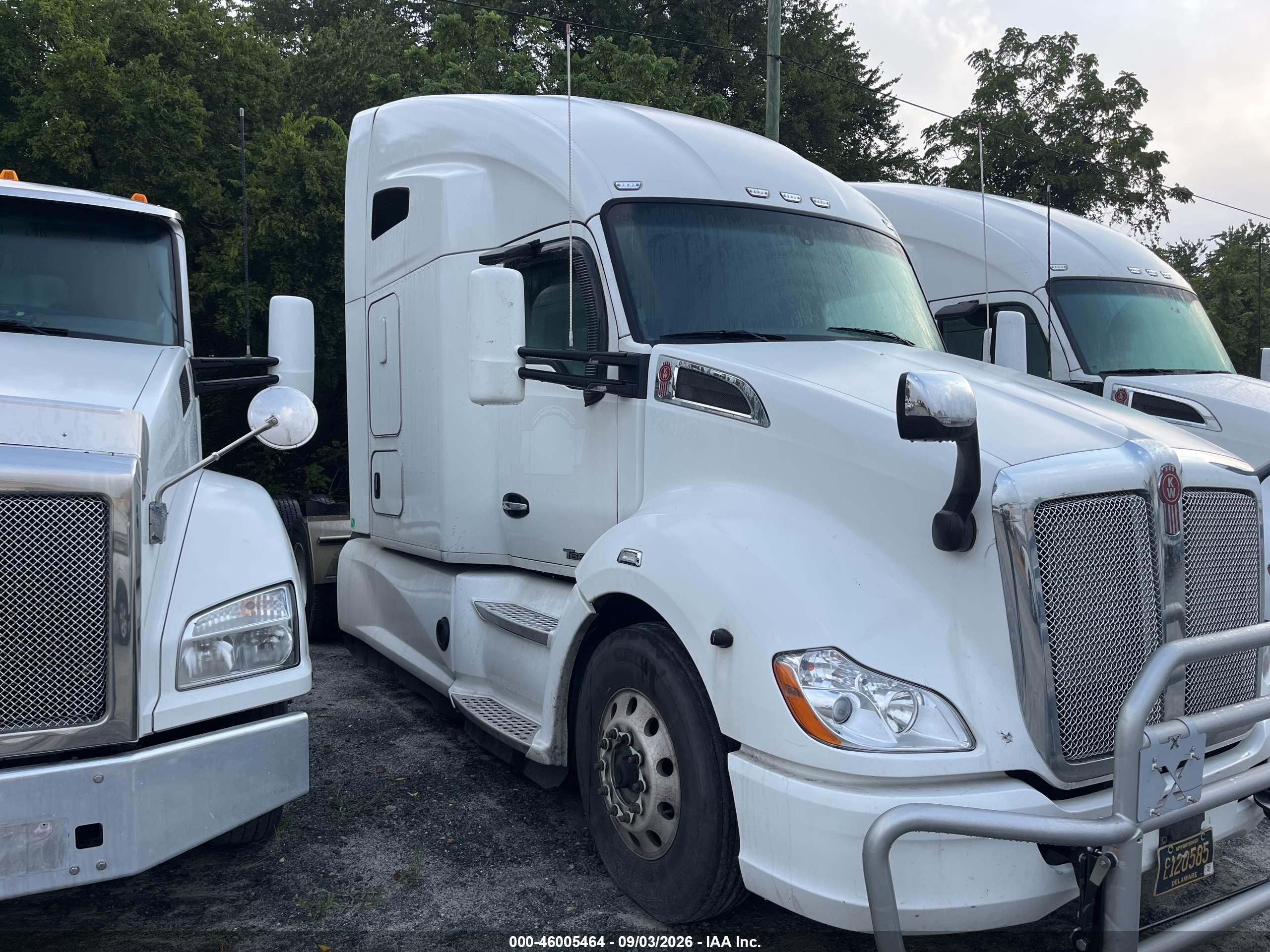 2020 Kenworth T680 VIN 1XKYDP9X4LJ360407 — IAAI salvage auction photo