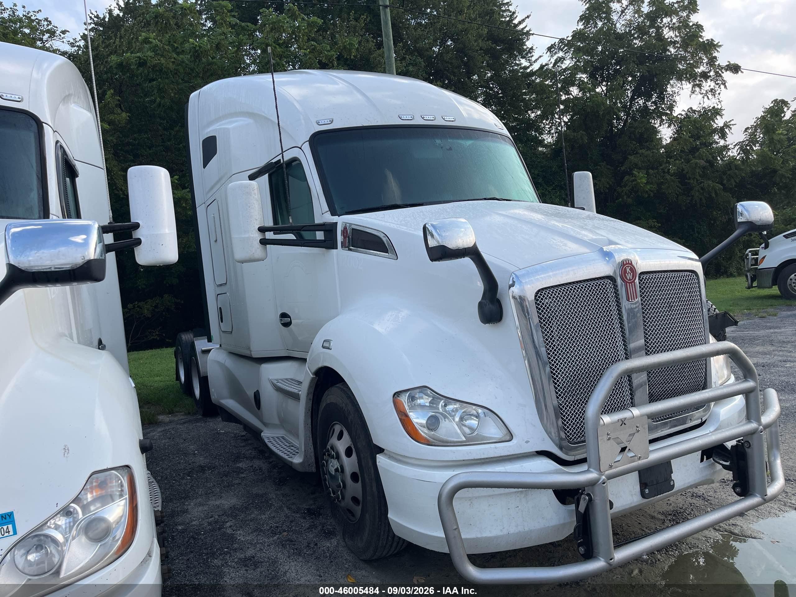2020 Kenworth T680 VIN 1XKYDP9X9LJ360404 — IAAI salvage auction photo