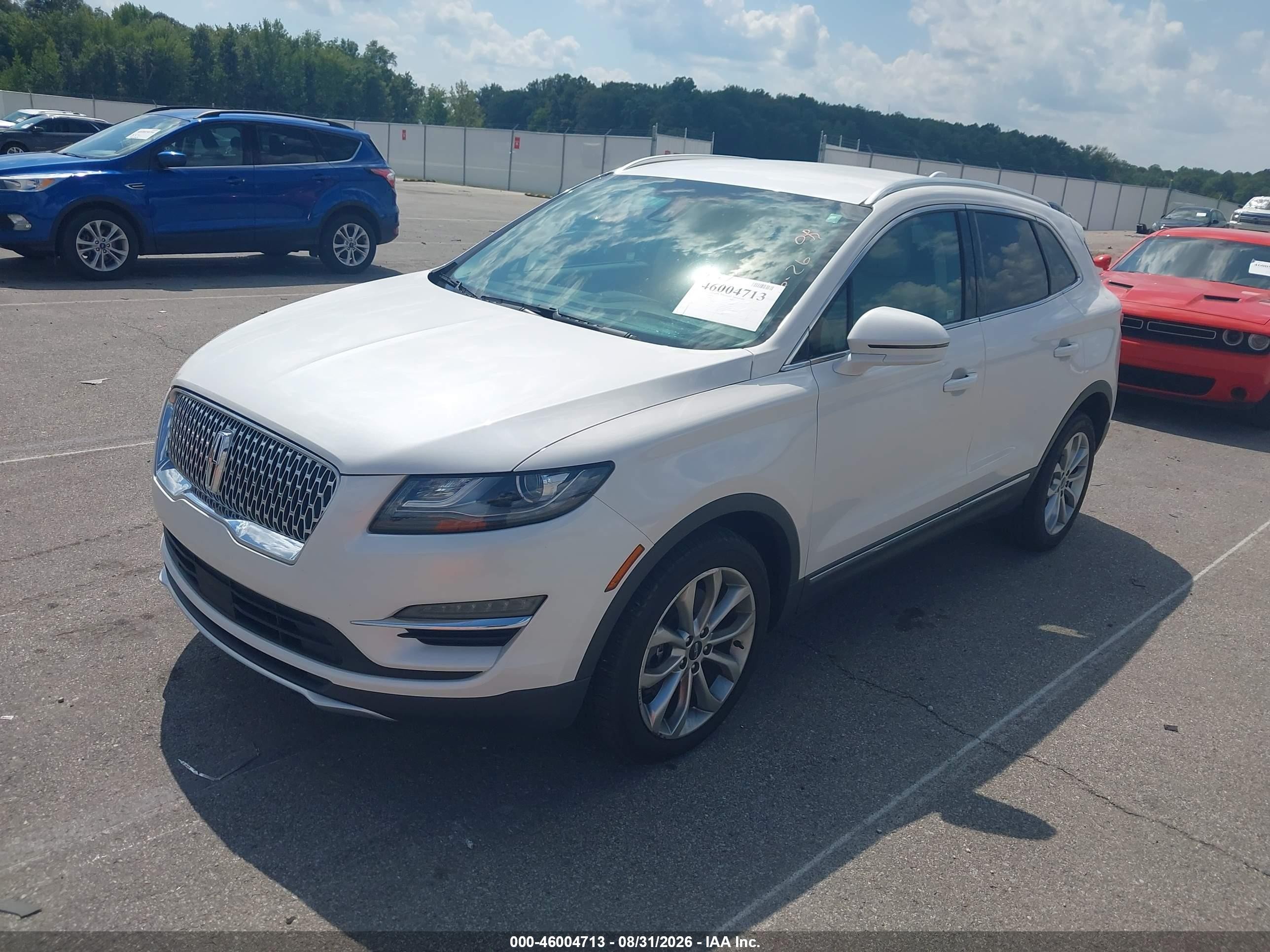 2019 Lincoln Mkc VIN 5LMCJ2C95KUL30155 IAAI salvage auction — Side, Salvage (Indiana), sold $5,700 on 2026-09-26 (photo 2)