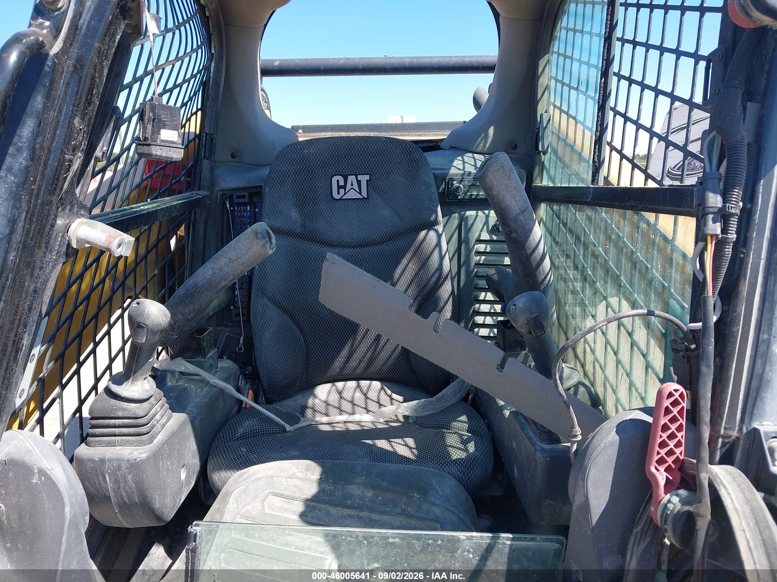 2022 Caterpillar 262d3 Skid Steer VIN CAT0262DCTP400452 IAAI salvage auction — Rollover, Bill Of Sale (Texas), sold $15,050 on 2026-09-09 (photo 8)
