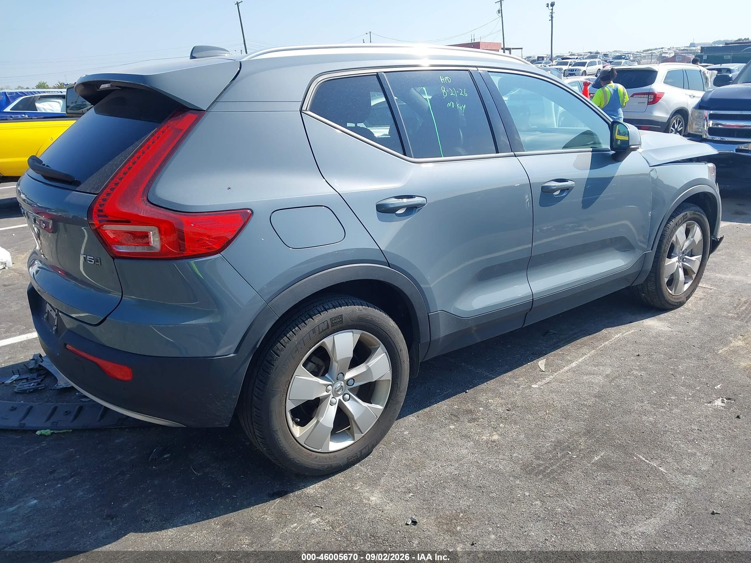 2022 Volvo XC40 VIN YV4162UK0N2763008 IAAI salvage auction — Front End, Salvage (Tennessee), sold $4,400 on 2026-09-13 (photo 4)