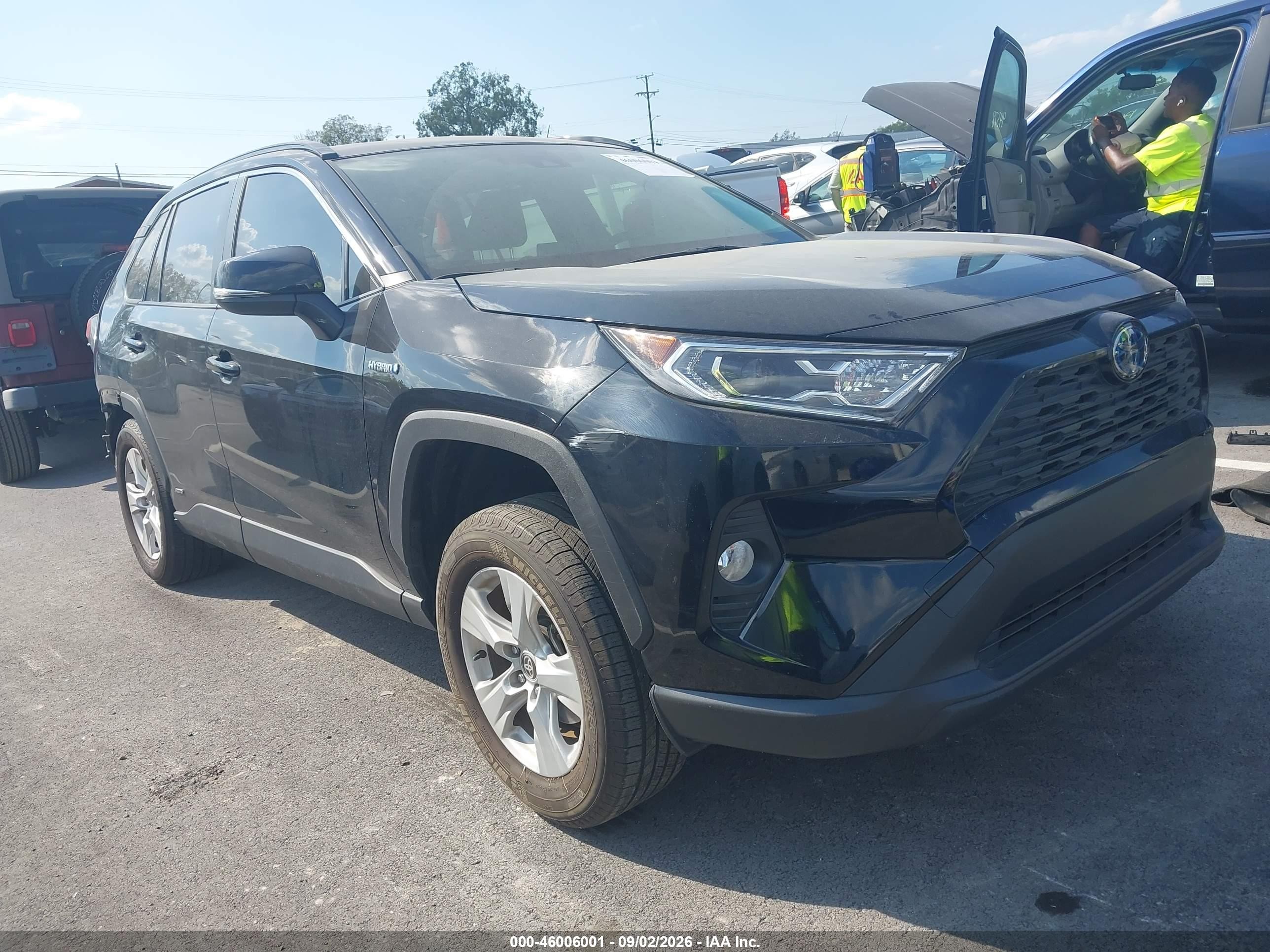 2020 Toyota RAV4 Hybrid VIN JTMR6RFV2LD003587 — IAAI salvage auction photo
