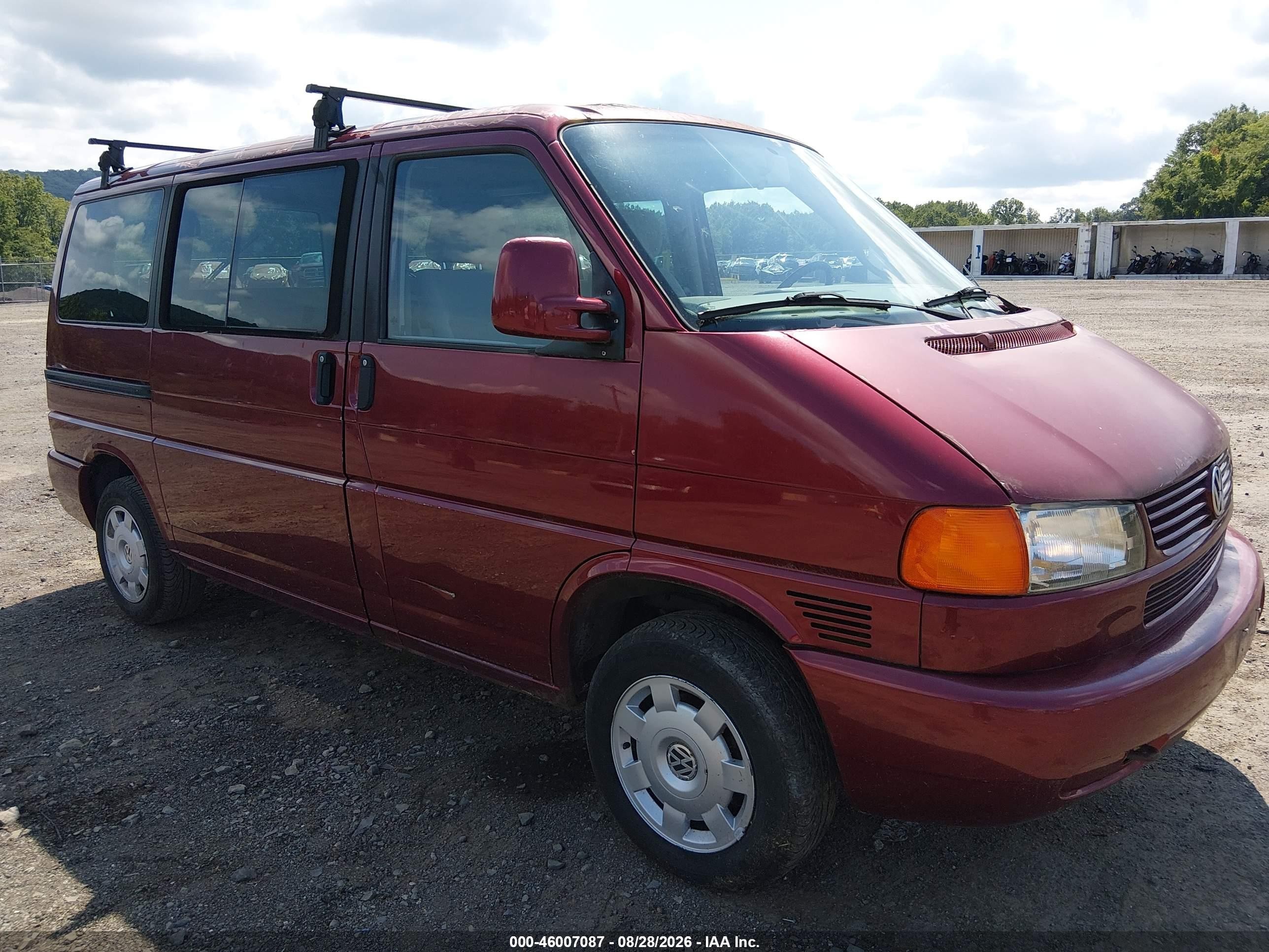 2000 Volkswagen Eurovan VIN WV2MH4708YH092898 IAAI salvage auction — Normal Wear, Clear (New Jersey), sold $600 on 2026-09-17 (photo 1)