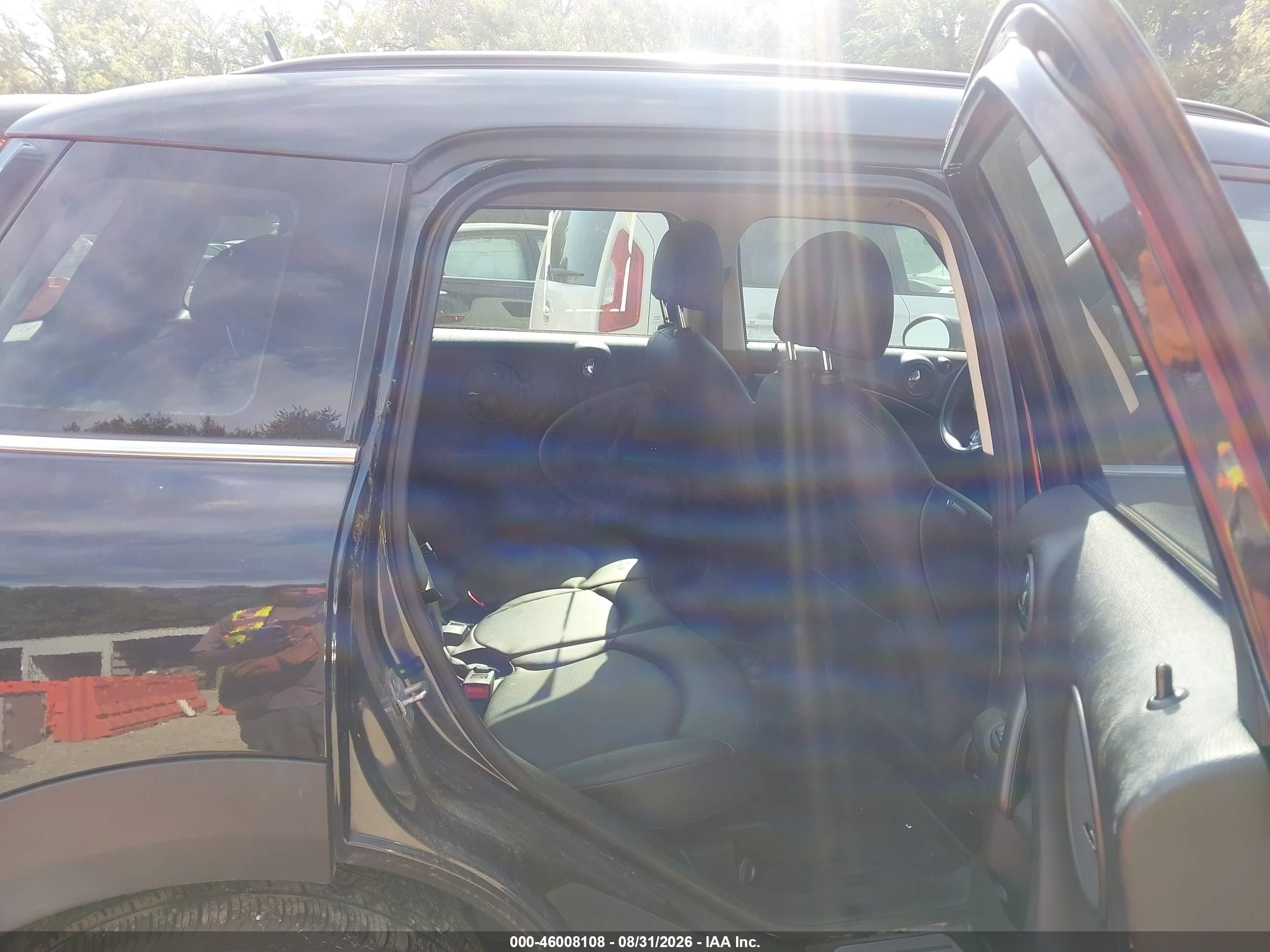 2016 Mini Countryman VIN WMWZC5C55GWU20439 IAAI salvage auction — Normal Wear, Clear (Missouri), sold $2,625 on 2026-09-18 (photo 8)