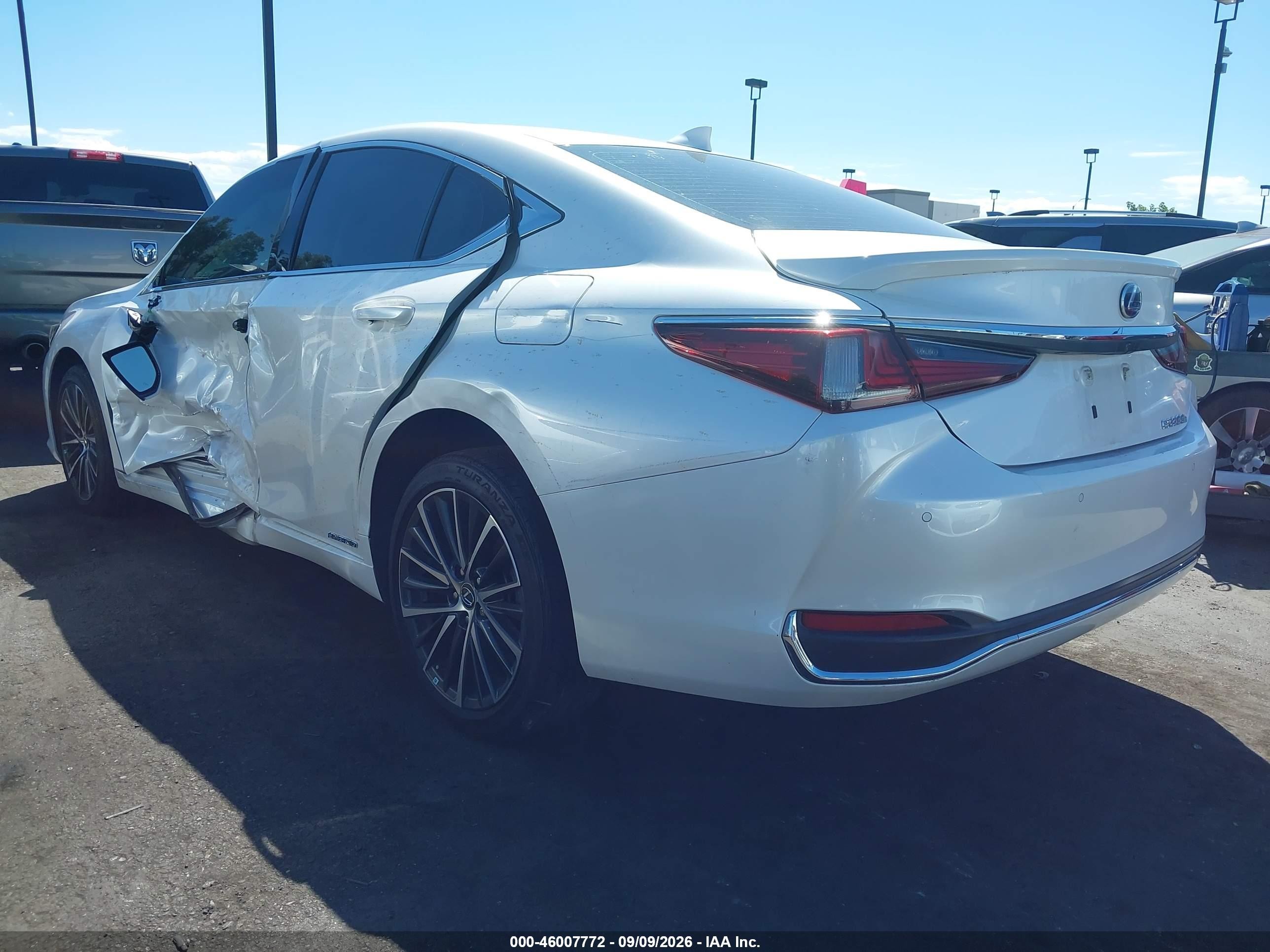 2022 Lexus ES VIN 58ADA1C17NU015091 IAAI salvage auction — Side, Salvage Certificate (California), sold $11,400 on 2026-09-26 (photo 3)