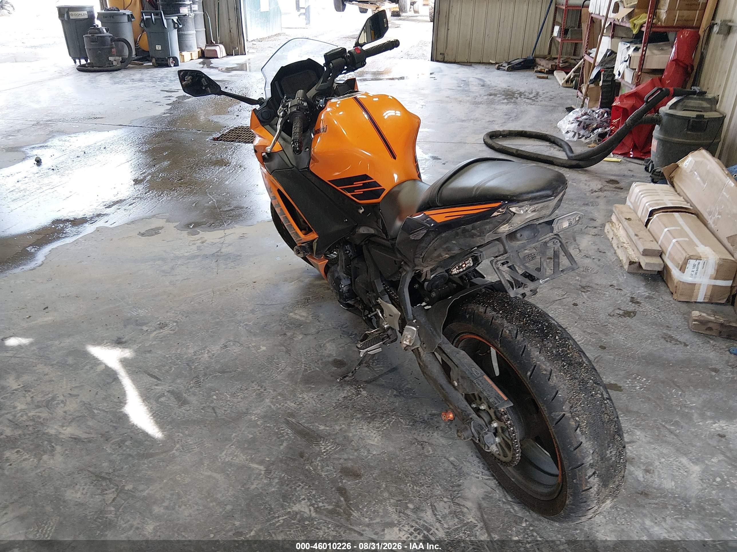 2025 Kawasaki Ninja VIN ML5EXEP10SDAE0113 IAAI salvage auction — Side, Bill Of Sale (Alaska), sold $2,250 on 2026-10-08 (photo 3)