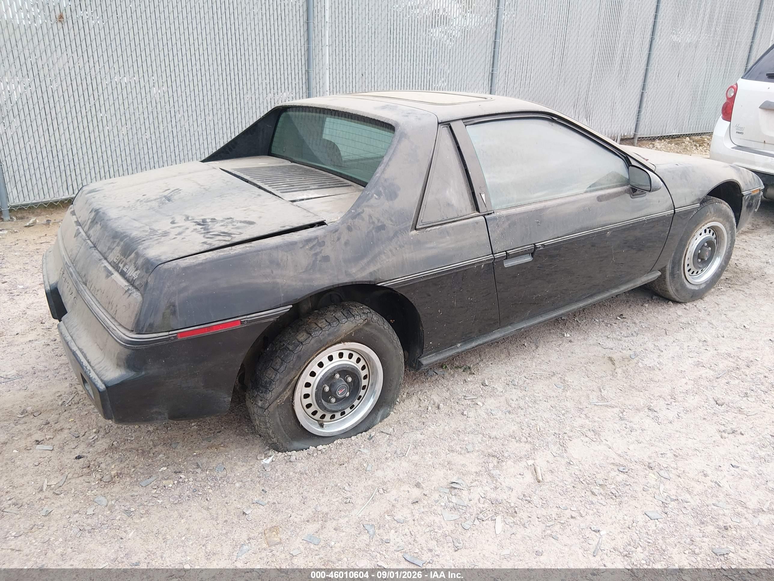 1984 Pontiac Fiero VIN 1G2AM37R2EP240975 IAAI salvage auction — Normal Wear, Clear-Endorsement (Wisconsin), sold $1,225 on 2026-09-18 (photo 4)
